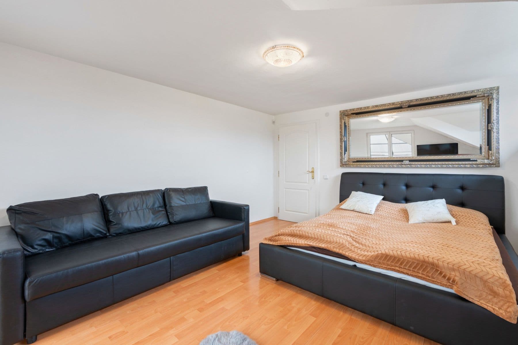 Prenájom bytu 750 m², Karla Tomáše, Praha, Praha Prenájom bytu 750 m², Karla Tomáše, Praha, Praha