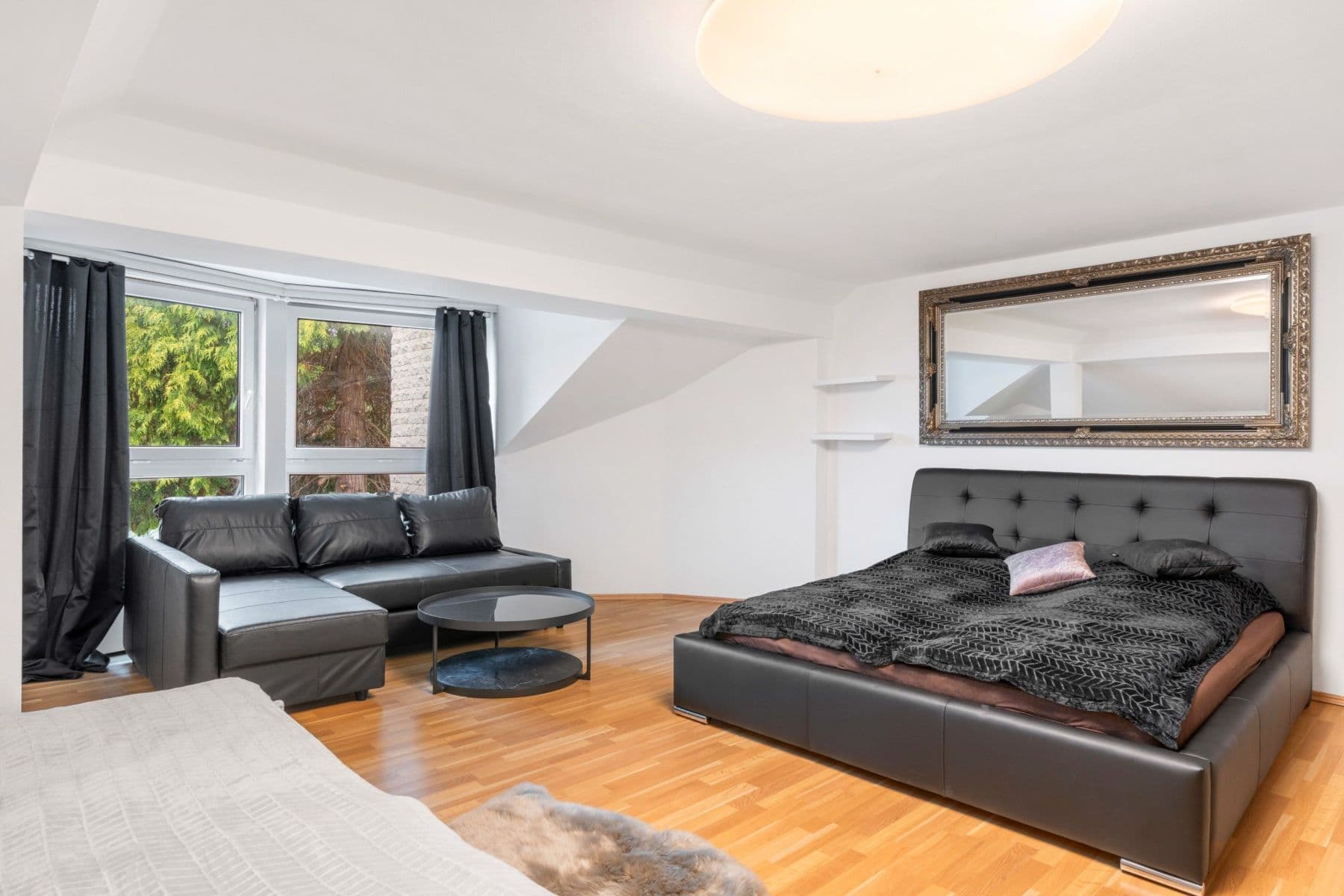 Prenájom bytu 750 m², Karla Tomáše, Praha, Praha Prenájom bytu 750 m², Karla Tomáše, Praha, Praha