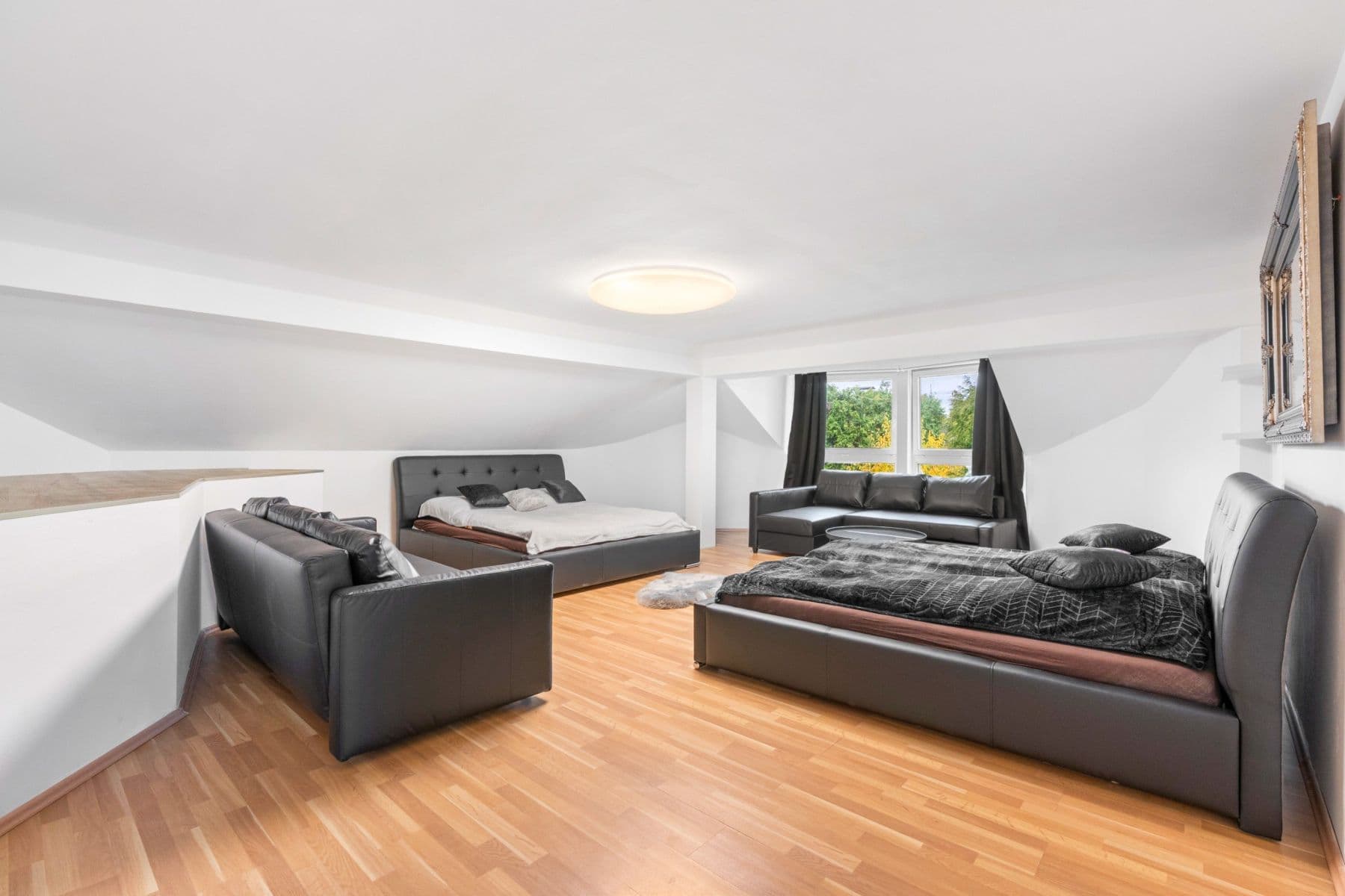 Prenájom bytu 750 m², Karla Tomáše, Praha, Praha Prenájom bytu 750 m², Karla Tomáše, Praha, Praha