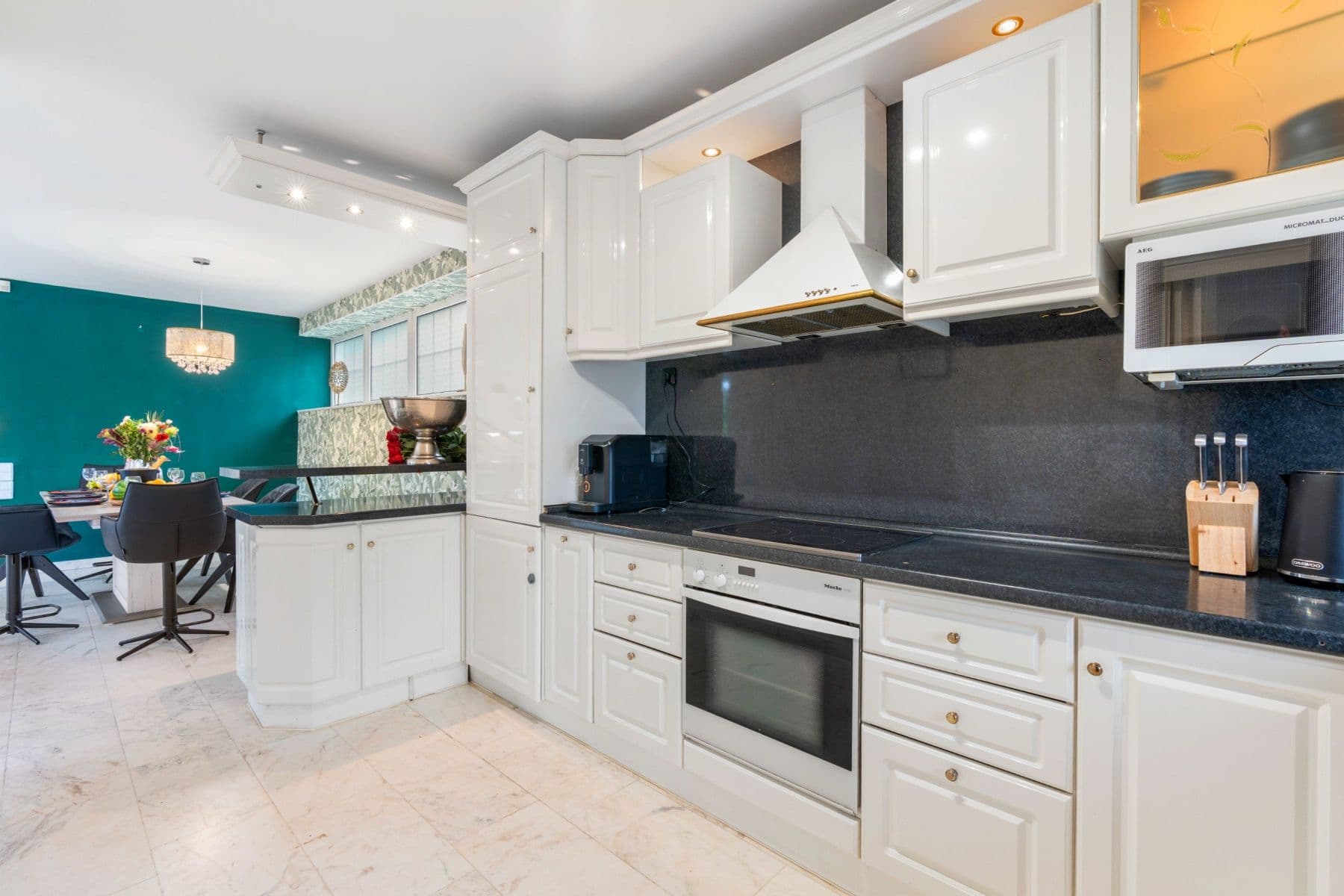 Prenájom bytu 750 m², Karla Tomáše, Praha, Praha Prenájom bytu 750 m², Karla Tomáše, Praha, Praha