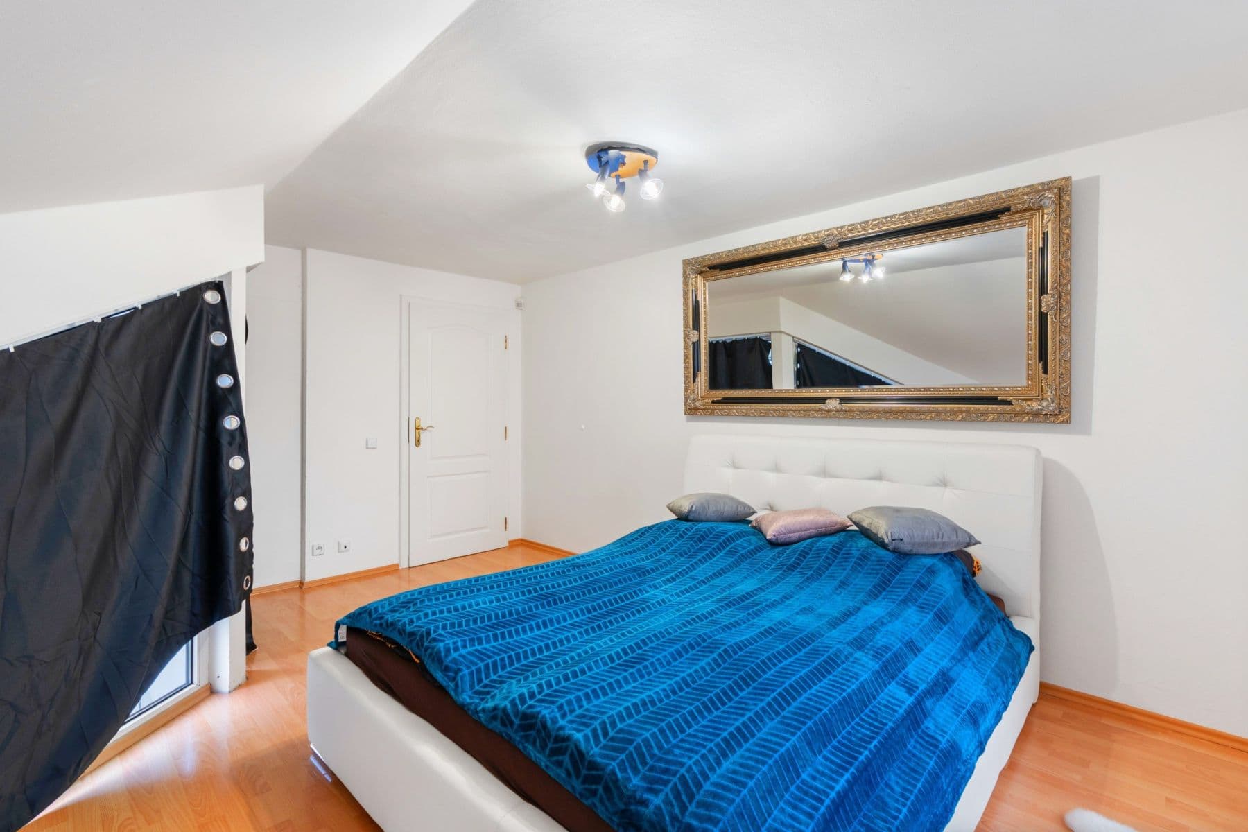 Prenájom bytu 750 m², Karla Tomáše, Praha, Praha Prenájom bytu 750 m², Karla Tomáše, Praha, Praha