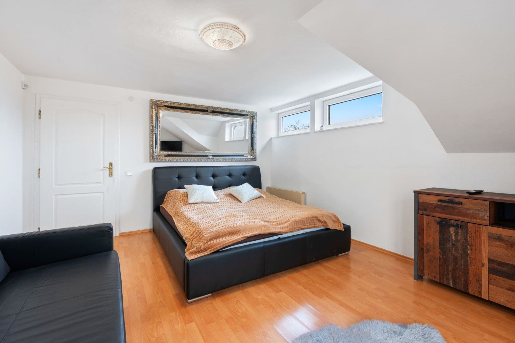 Prenájom bytu 750 m², Karla Tomáše, Praha, Praha Prenájom bytu 750 m², Karla Tomáše, Praha, Praha