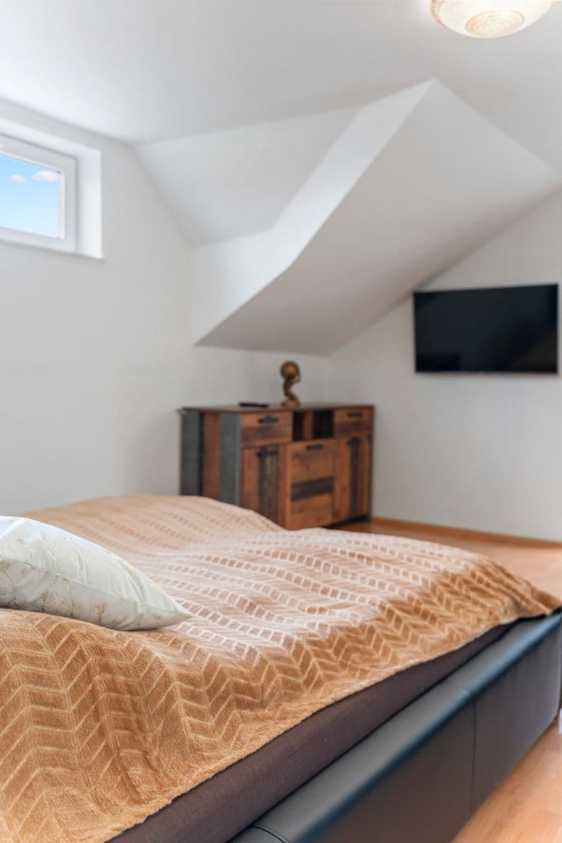 Prenájom bytu 750 m², Karla Tomáše, Praha, Praha Prenájom bytu 750 m², Karla Tomáše, Praha, Praha