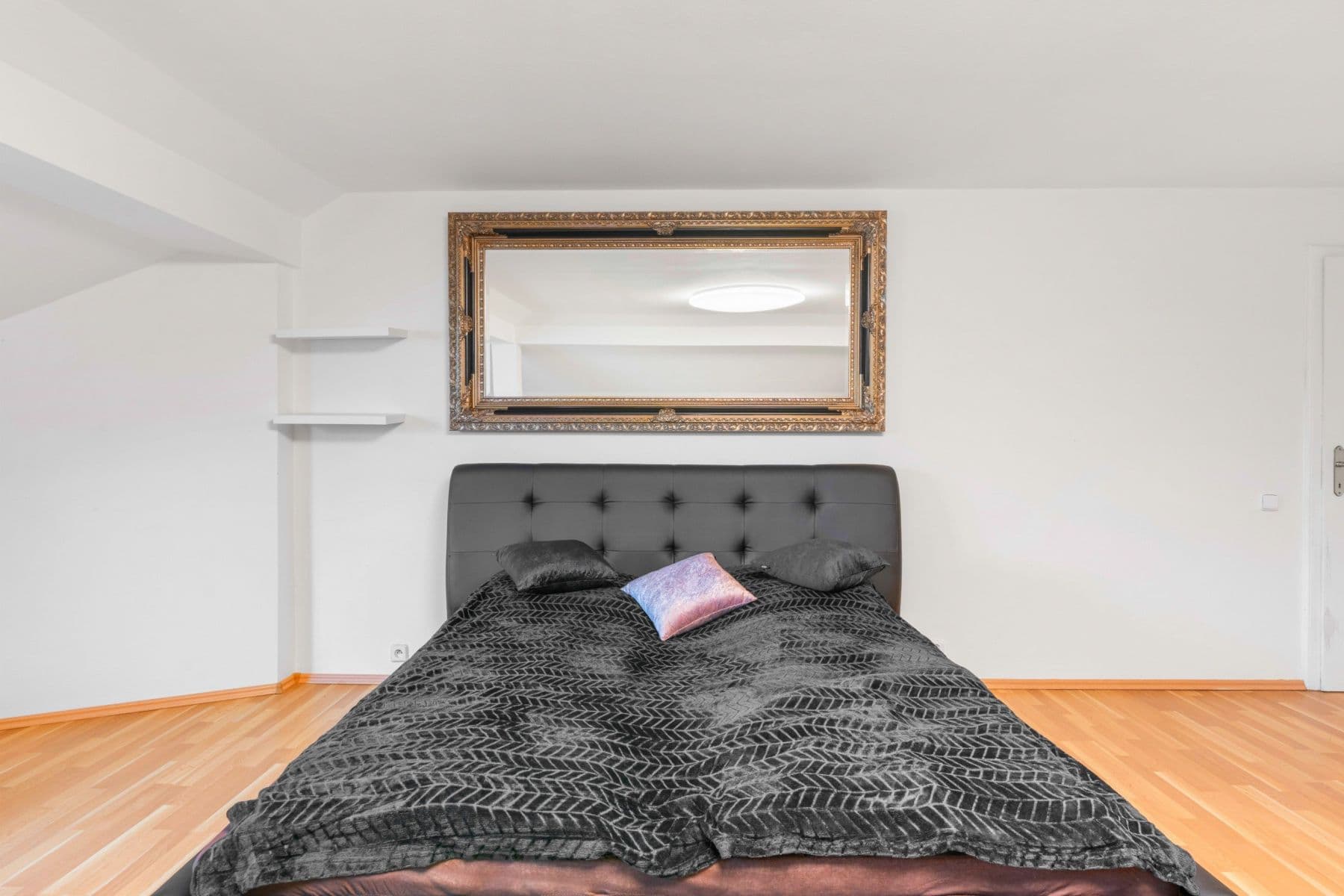 Prenájom bytu 750 m², Karla Tomáše, Praha, Praha Prenájom bytu 750 m², Karla Tomáše, Praha, Praha