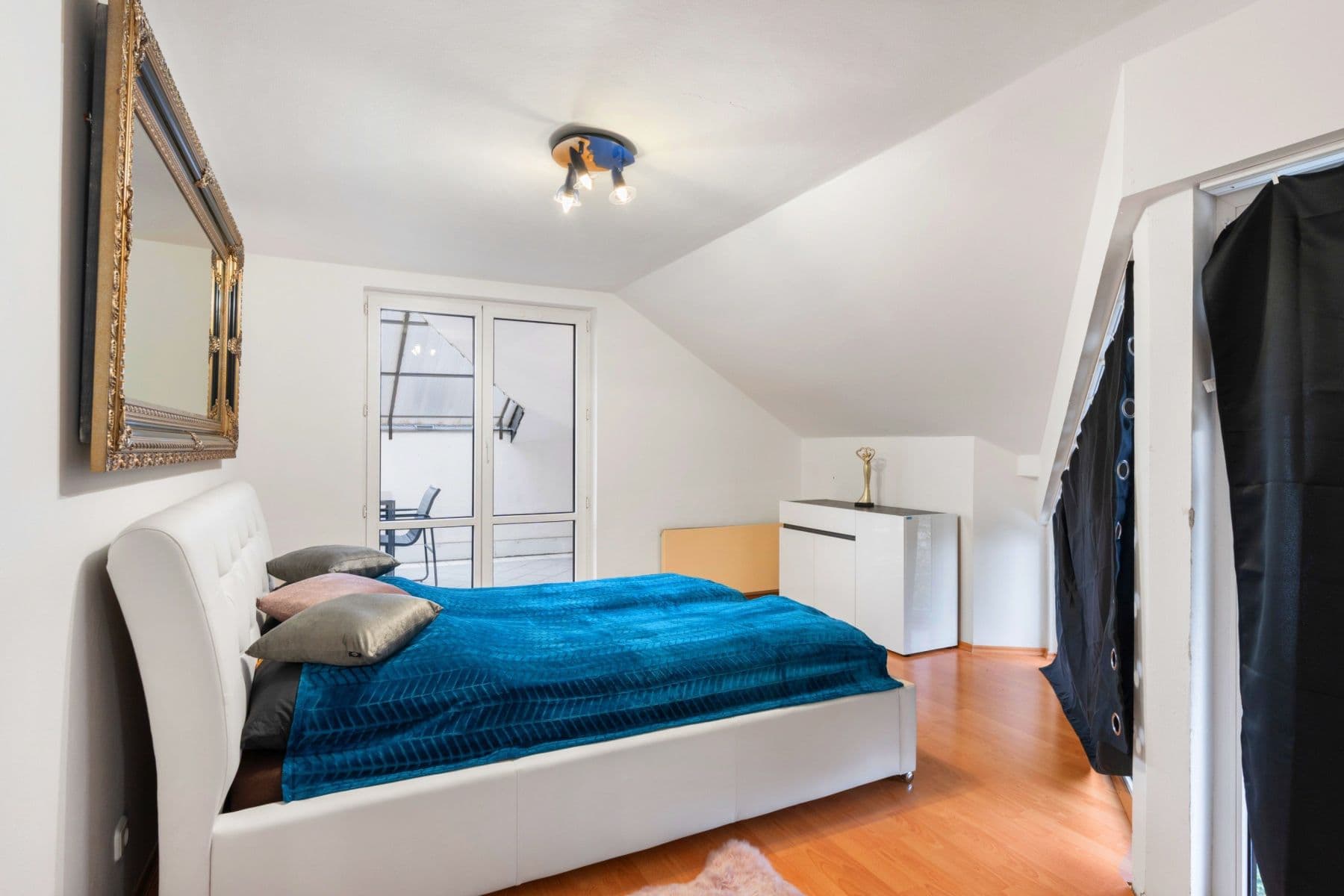 Prenájom bytu 750 m², Karla Tomáše, Praha, Praha Prenájom bytu 750 m², Karla Tomáše, Praha, Praha