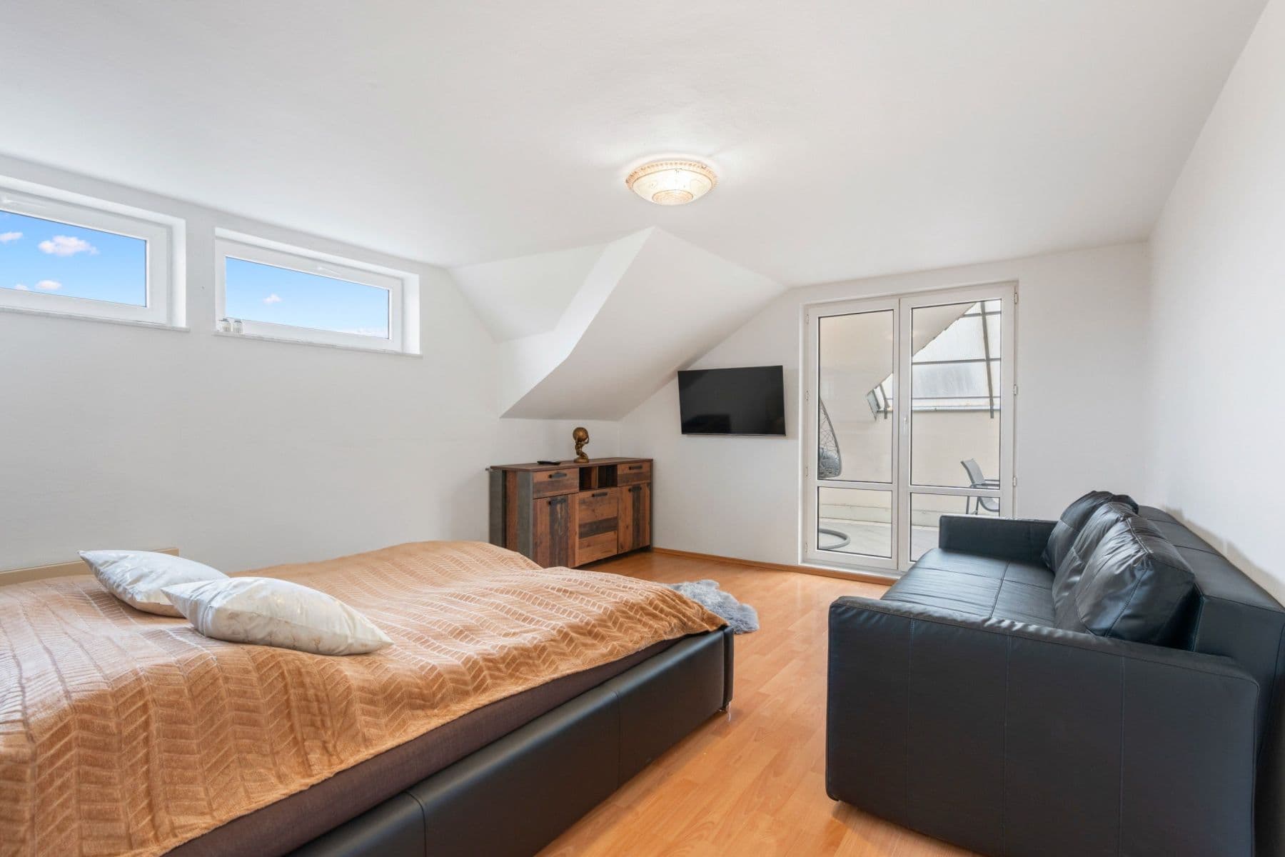 Prenájom bytu 750 m², Karla Tomáše, Praha, Praha Prenájom bytu 750 m², Karla Tomáše, Praha, Praha