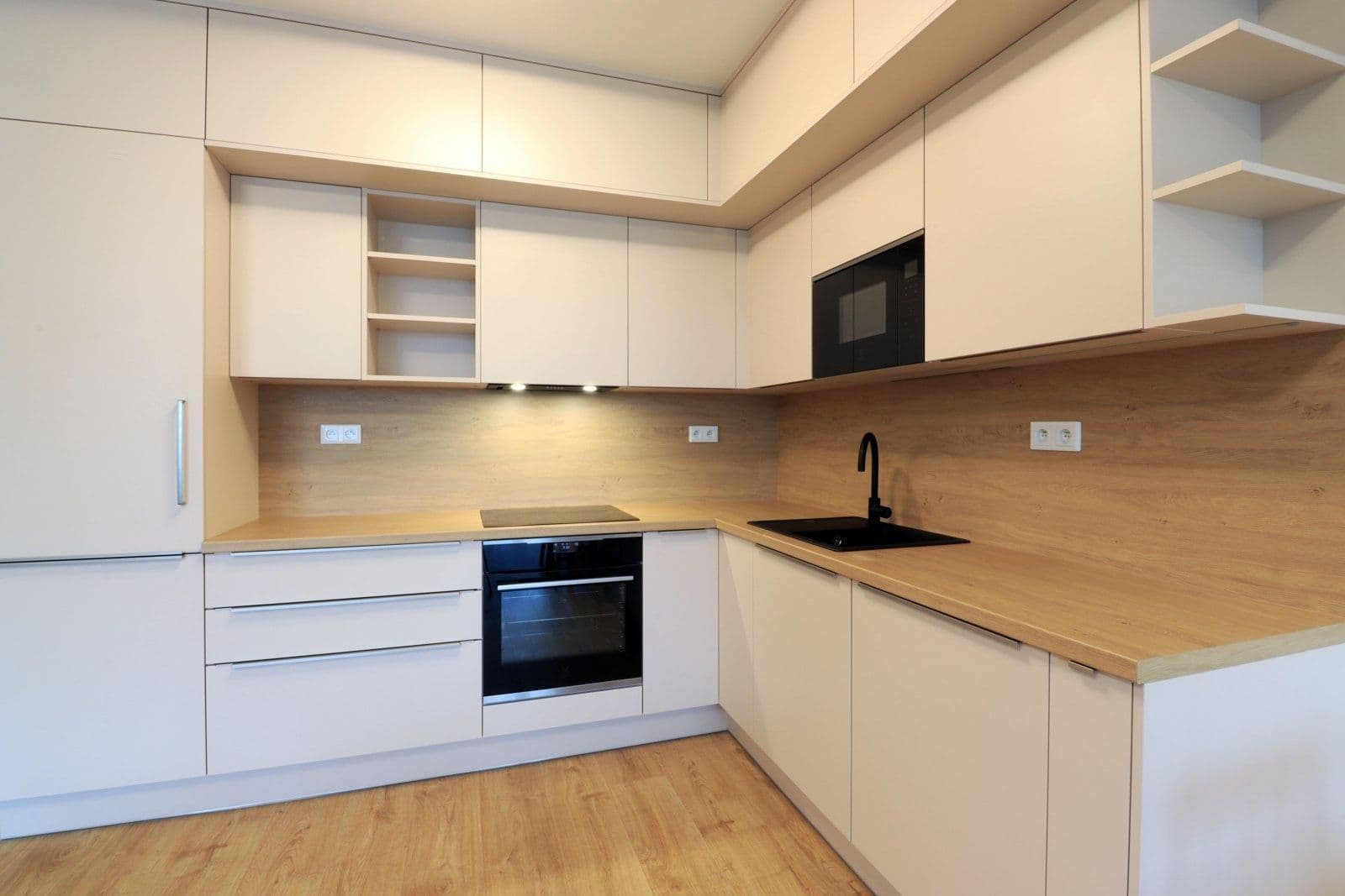 Prenájom bytu 3-izbový 75 m², Dagmar Burešové, Praha, Praha Prenájom bytu 3-izbový 75 m², Dagmar Burešové, Praha, Praha