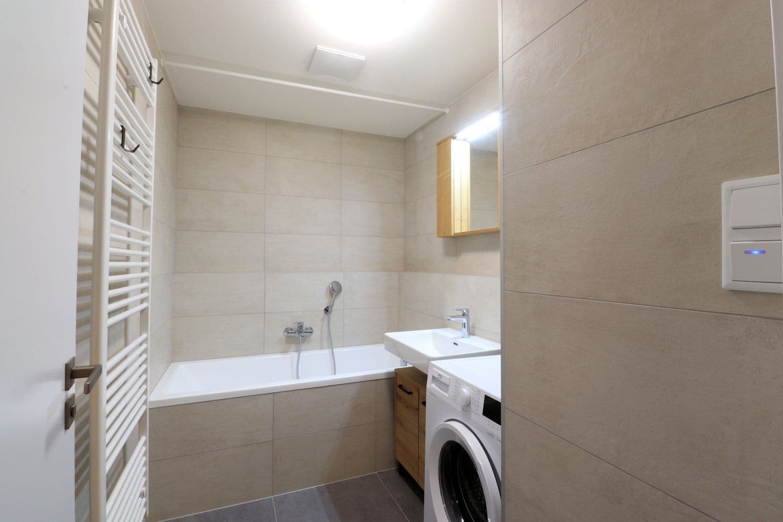 Prenájom bytu 3-izbový 75 m², Dagmar Burešové, Praha, Praha Prenájom bytu 3-izbový 75 m², Dagmar Burešové, Praha, Praha