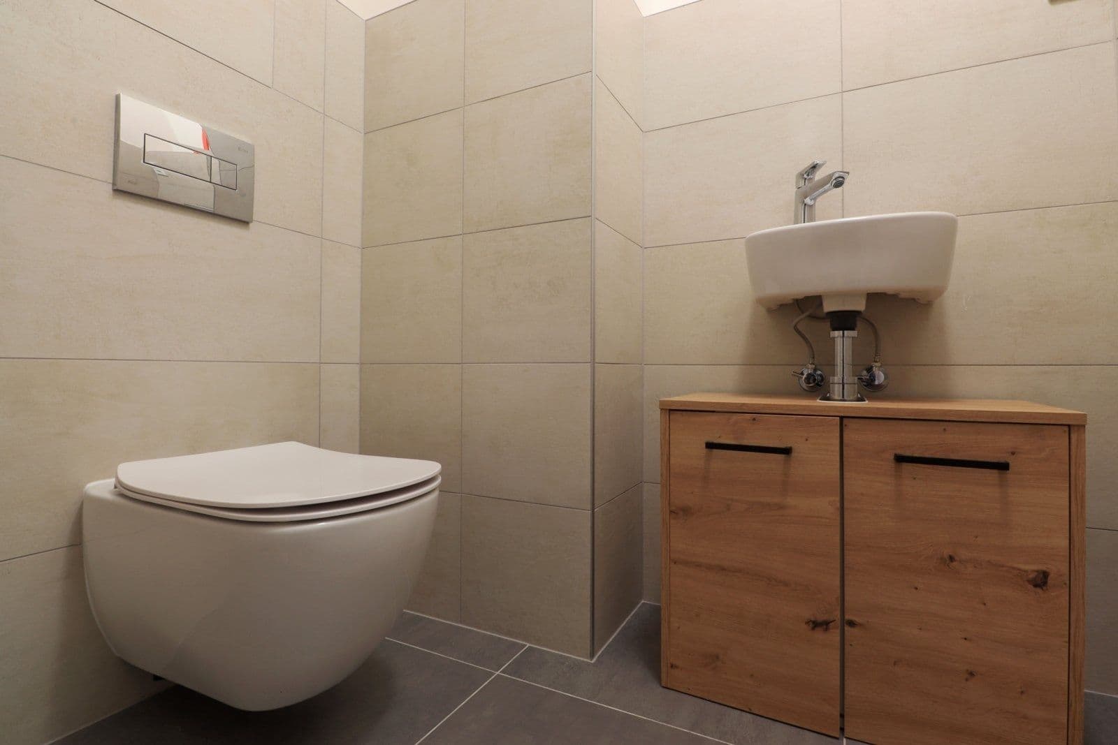 Prenájom bytu 3-izbový 75 m², Dagmar Burešové, Praha, Praha Prenájom bytu 3-izbový 75 m², Dagmar Burešové, Praha, Praha