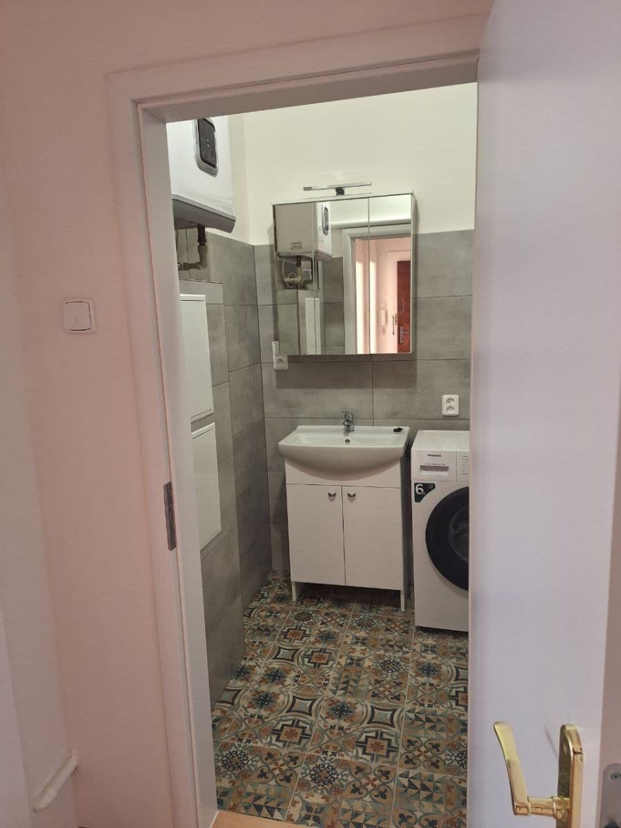 Prenájom bytu 2-izbový 50 m², Černokostelecká, Praha, Praha Prenájom bytu 2-izbový 50 m², Černokostelecká, Praha, Praha