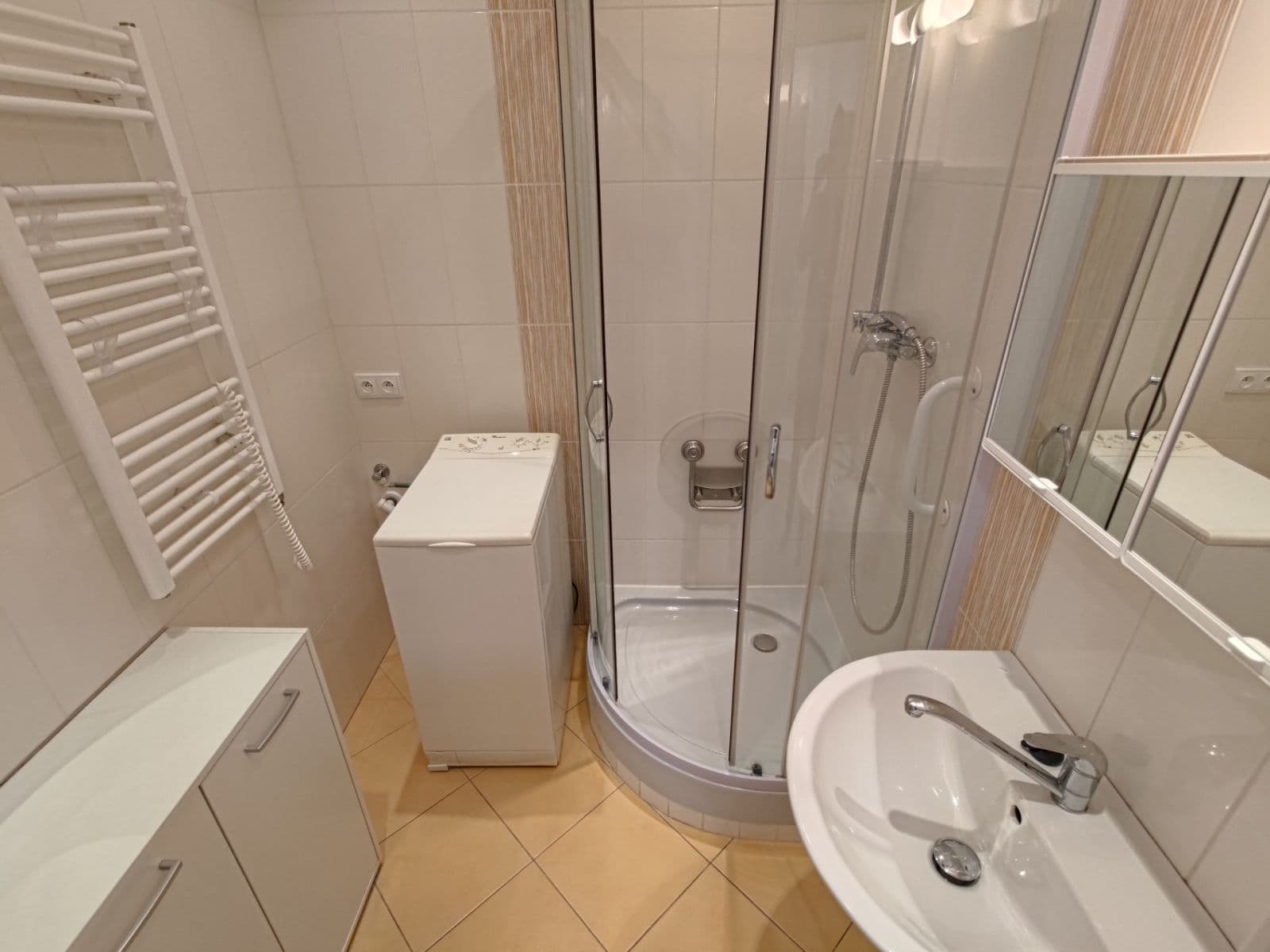 Prenájom bytu 4-izbový 77 m², Heranova, Praha, Praha Prenájom bytu 4-izbový 77 m², Heranova, Praha, Praha