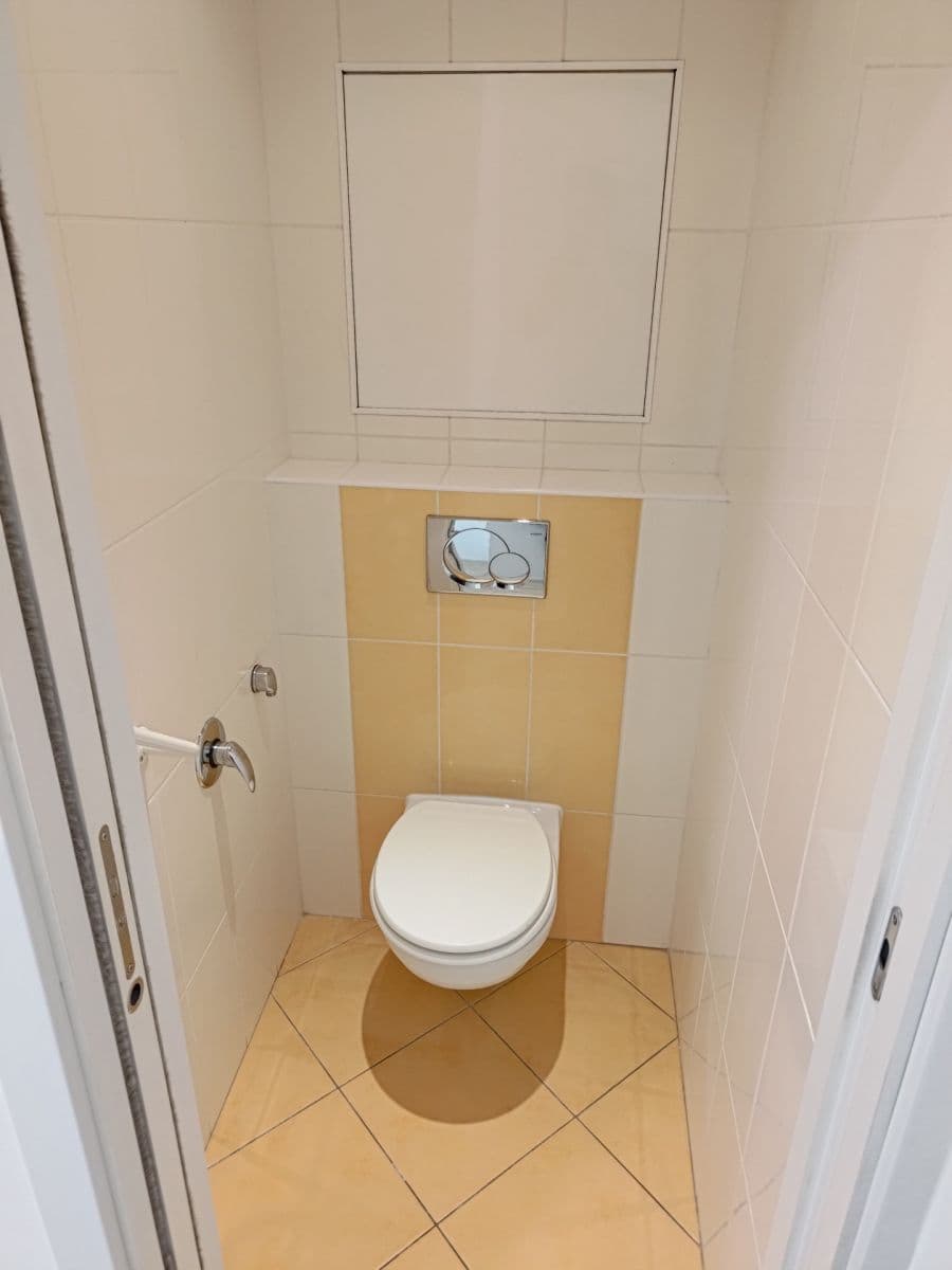 Prenájom bytu 4-izbový 77 m², Heranova, Praha, Praha Prenájom bytu 4-izbový 77 m², Heranova, Praha, Praha