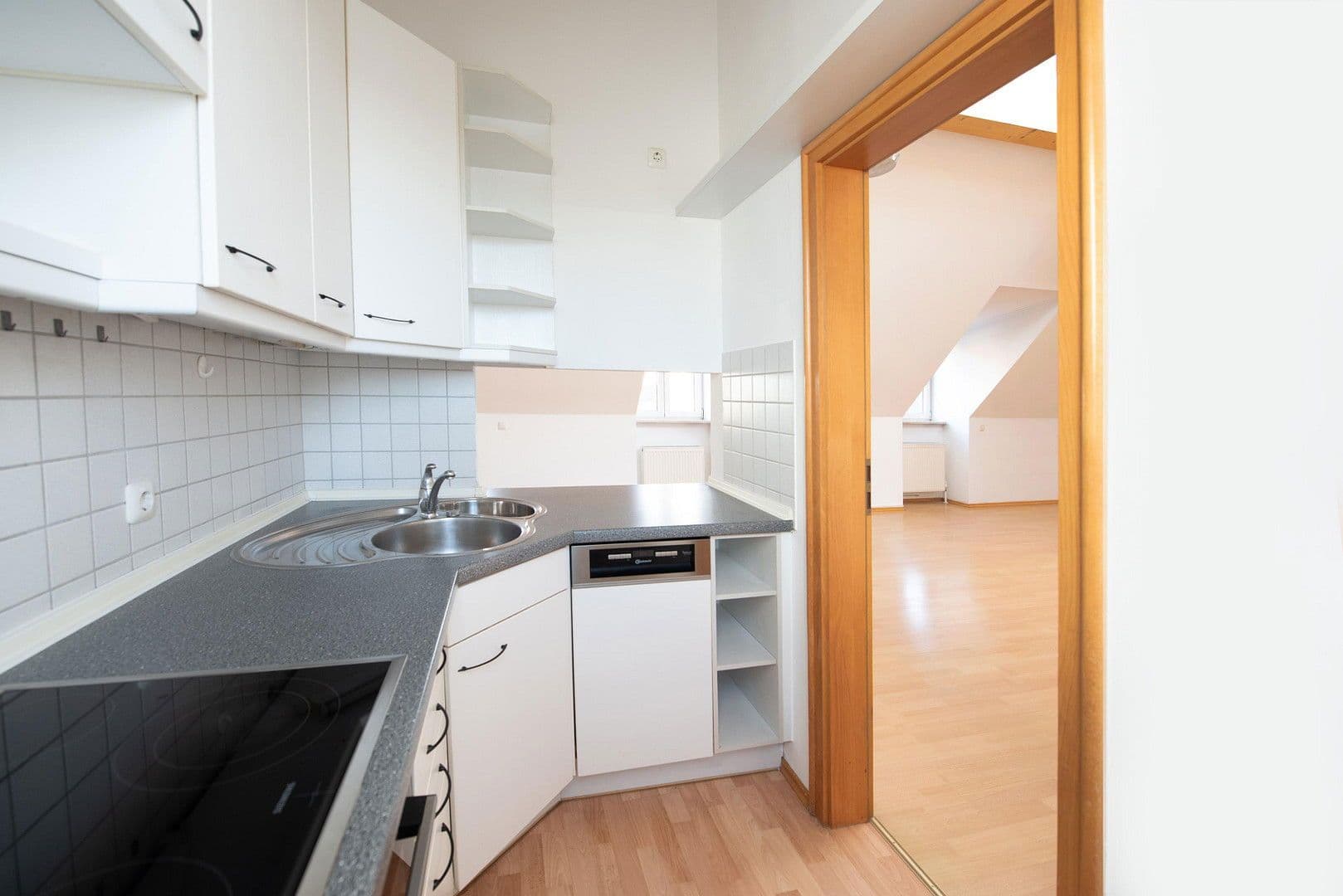 Prenájom bytu 3-izbový 95 m², Deggendorf, Bavorsko Prenájom bytu 3-izbový 95 m², Deggendorf, Bavorsko