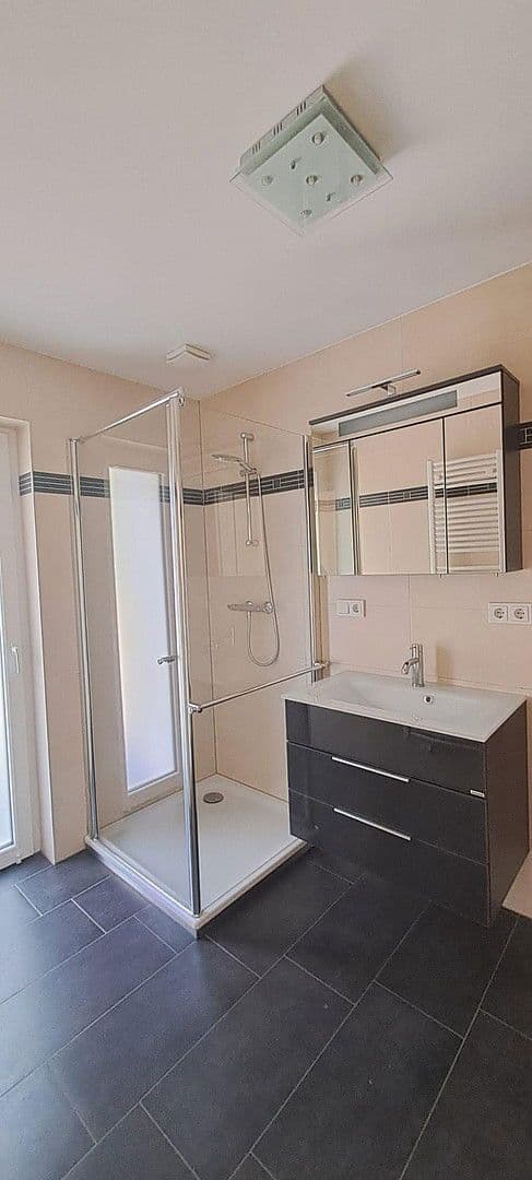 Prenájom bytu 6-izbový 105 m², Prüm, Porýnie-Falcko Prenájom bytu 6-izbový 105 m², Prüm, Porýnie-Falcko