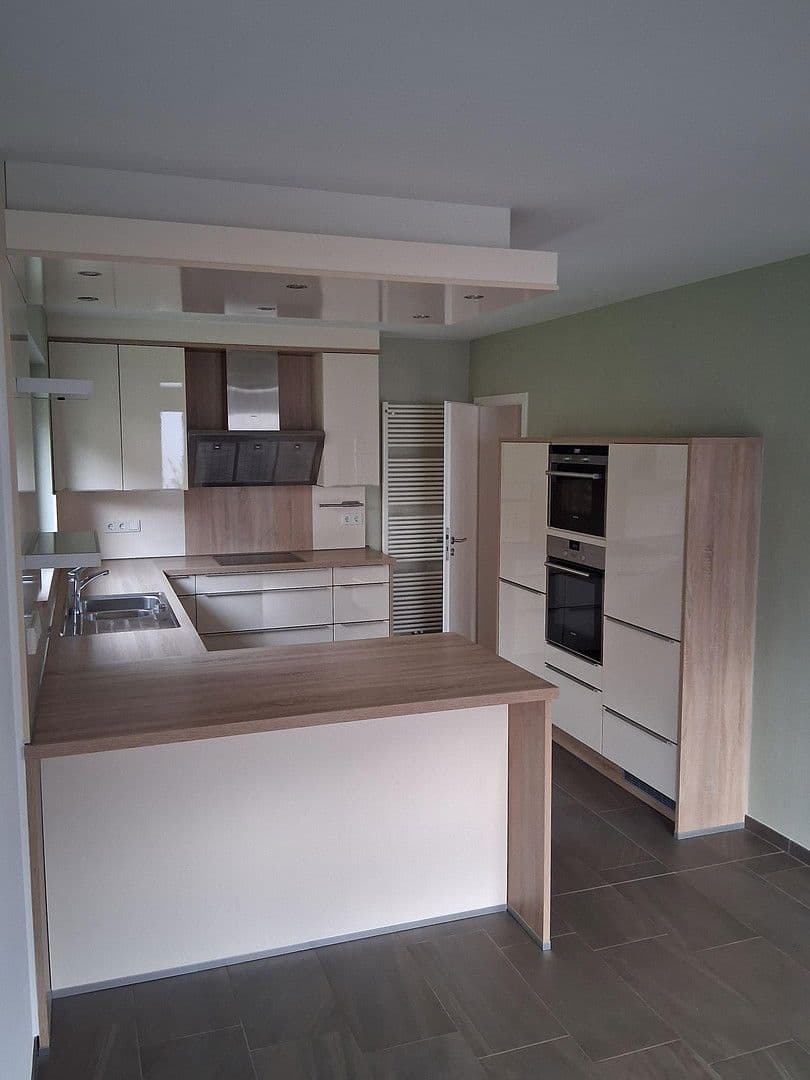 Prenájom bytu 6-izbový 105 m², Prüm, Porýnie-Falcko Prenájom bytu 6-izbový 105 m², Prüm, Porýnie-Falcko