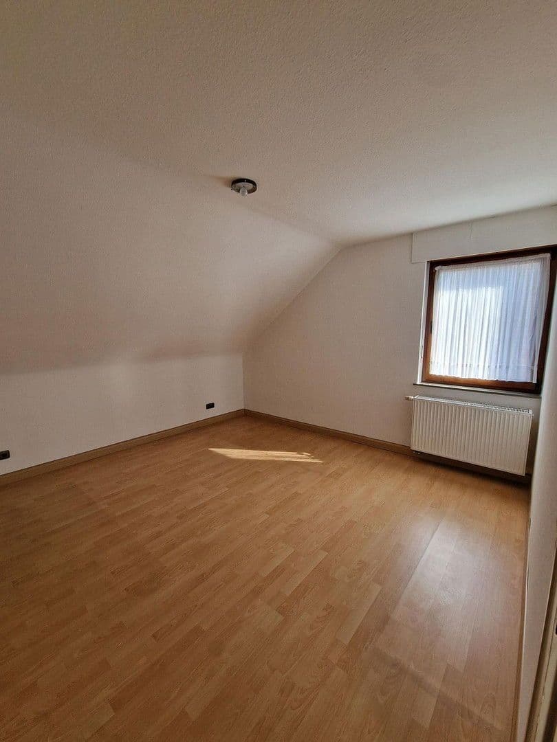 Prenájom domu 115 m², pozemek 650 m², Düren, Severné Porýnie - Westfálsko Prenájom domu 115 m², pozemek 650 m², Düren, Severné Porýnie - Westfálsko
