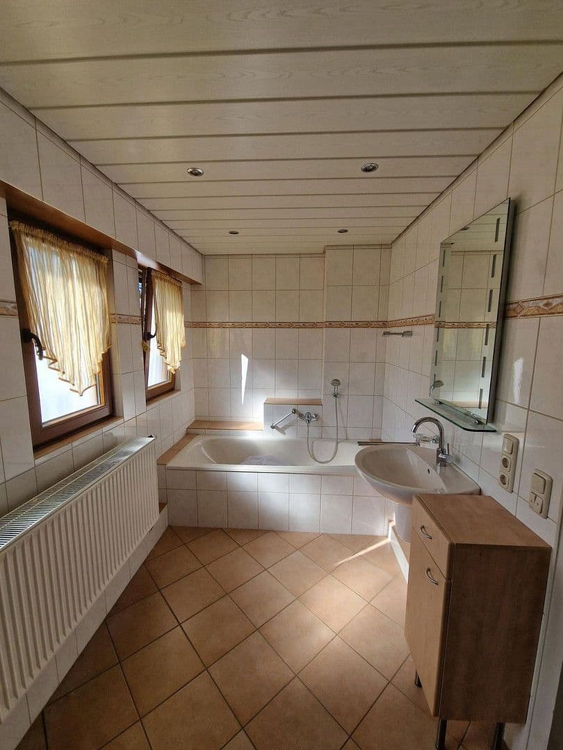 Prenájom domu 115 m², pozemek 650 m², Düren, Severné Porýnie - Westfálsko Prenájom domu 115 m², pozemek 650 m², Düren, Severné Porýnie - Westfálsko