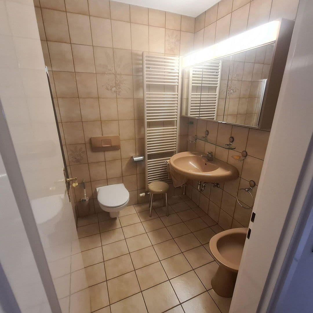 Predaj domu 106 m², pozemek 160 m², Dinkelsbühlerstr.29, Reutlingen, Bádensko-Wurttembersko Predaj domu 106 m², pozemek 160 m², Dinkelsbühlerstr.29, Reutlingen, Bádensko-Wurttembersko