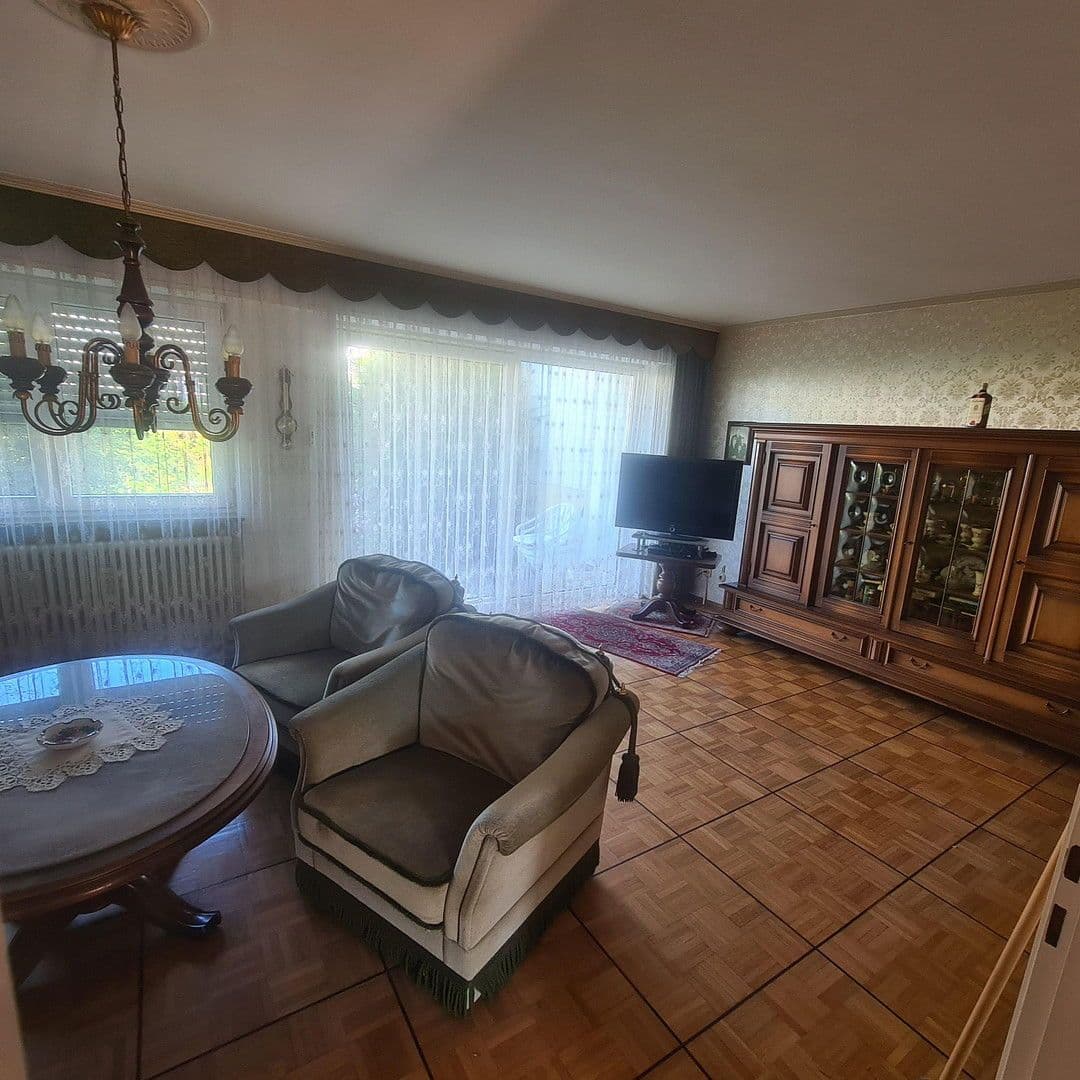 Predaj domu 106 m², pozemek 160 m², Dinkelsbühlerstr.29, Reutlingen, Bádensko-Wurttembersko Predaj domu 106 m², pozemek 160 m², Dinkelsbühlerstr.29, Reutlingen, Bádensko-Wurttembersko