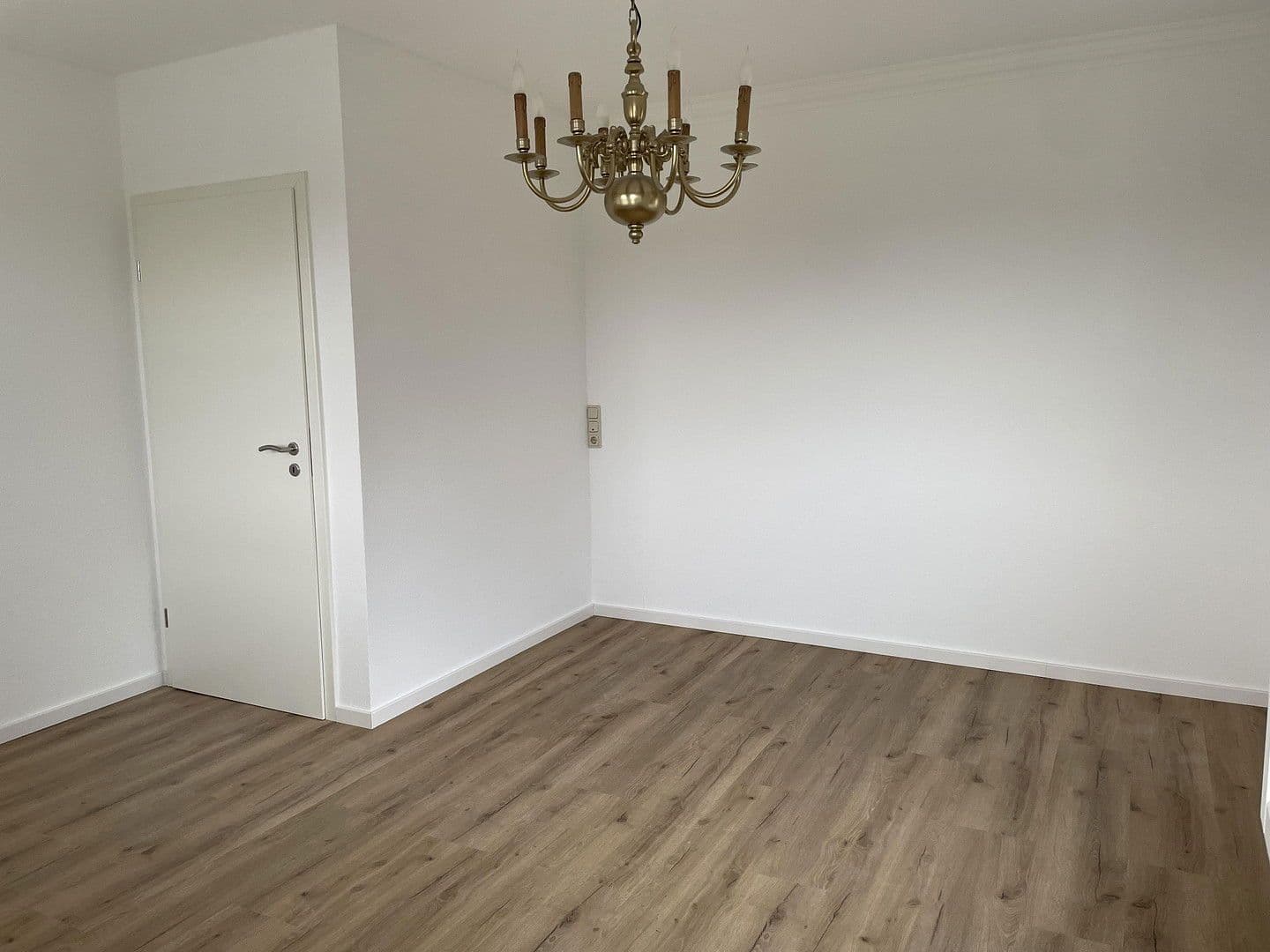 Prenájom bytu 4-izbový 165 m², Wincheringen, Porýnie-Falcko Prenájom bytu 4-izbový 165 m², Wincheringen, Porýnie-Falcko