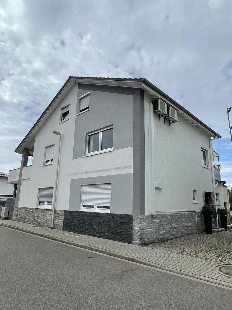 Predaj domu 251 m², pozemek 726 m², Achern, Bádensko-Wurttembersko Predaj domu 251 m², pozemek 726 m², Achern, Bádensko-Wurttembersko