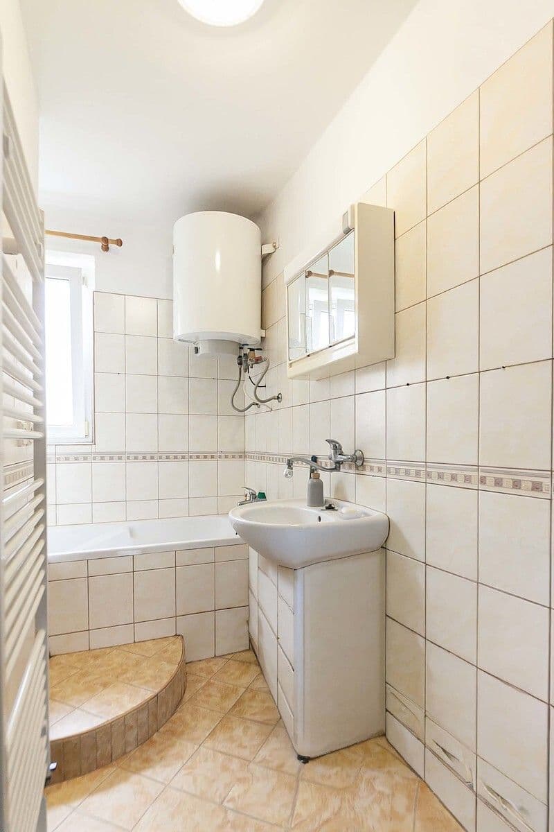 Predaj bytu 3-izbový 70 m², 1. máje, Uhlířské Janovice, Středočeský kraj Predaj bytu 3-izbový 70 m², 1. máje, Uhlířské Janovice, Středočeský kraj