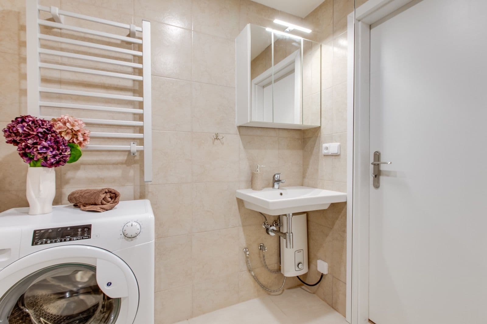 Prenájom bytu 1-izbový 38 m², Bakalářská, Praha, Praha Prenájom bytu 1-izbový 38 m², Bakalářská, Praha, Praha