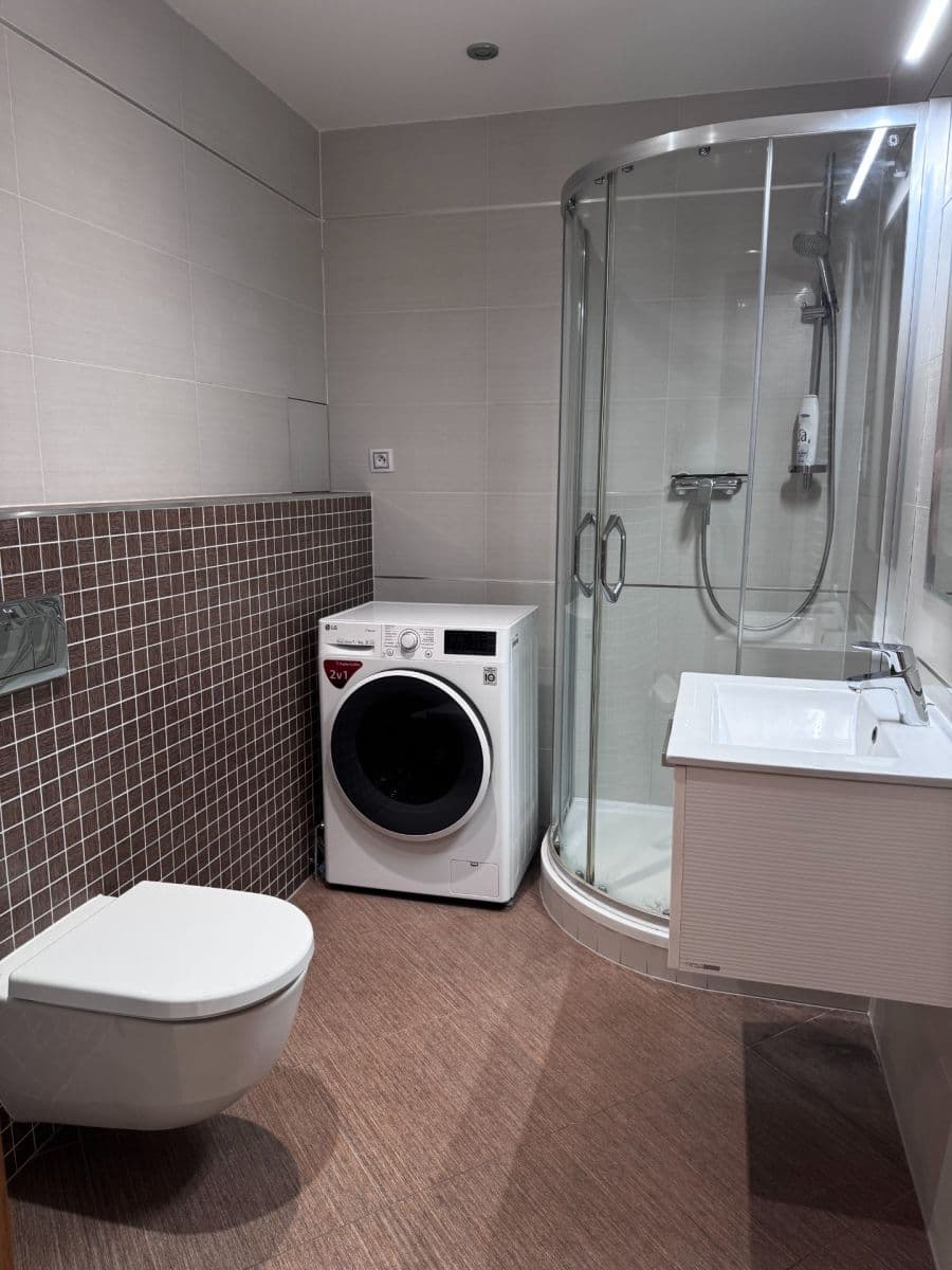 Prenájom bytu 1-izbový 44 m², Vojenova, Praha, Praha Prenájom bytu 1-izbový 44 m², Vojenova, Praha, Praha