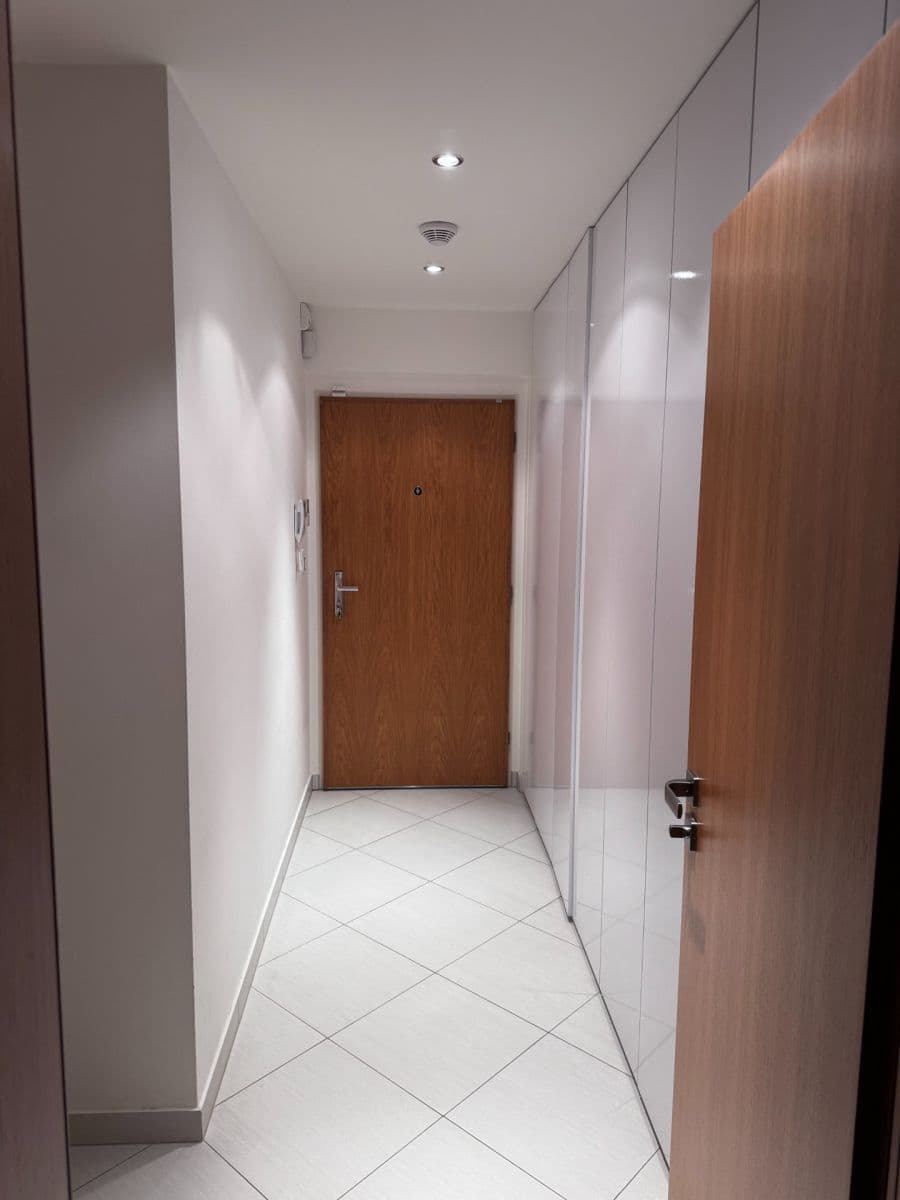 Prenájom bytu 1-izbový 44 m², Vojenova, Praha, Praha Prenájom bytu 1-izbový 44 m², Vojenova, Praha, Praha