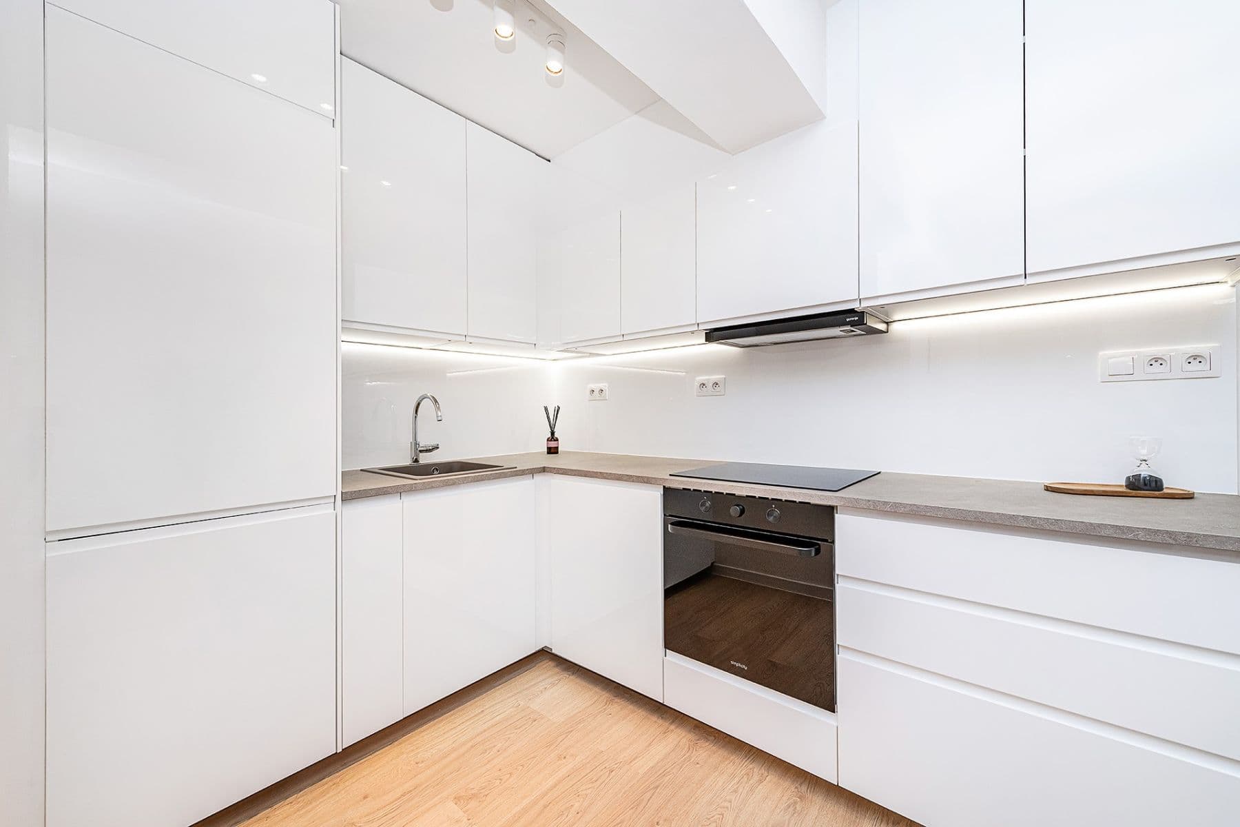 Predaj bytu 4-izbový 80 m², Arabská, Praha, Praha Predaj bytu 4-izbový 80 m², Arabská, Praha, Praha
