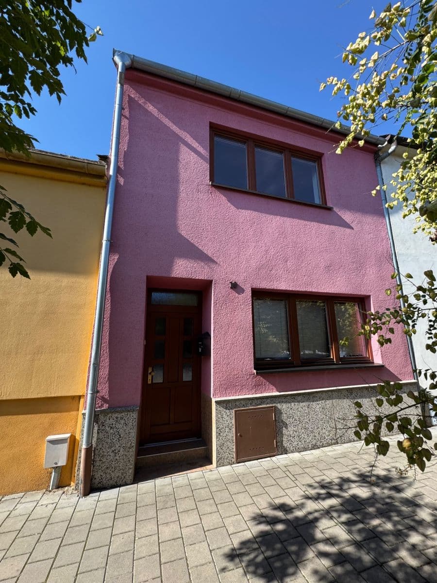 Predaj domu 88 m², pozemek 180 m², Rybářská, Ivančice, Jihomoravský kraj Predaj domu 88 m², pozemek 180 m², Rybářská, Ivančice, Jihomoravský kraj