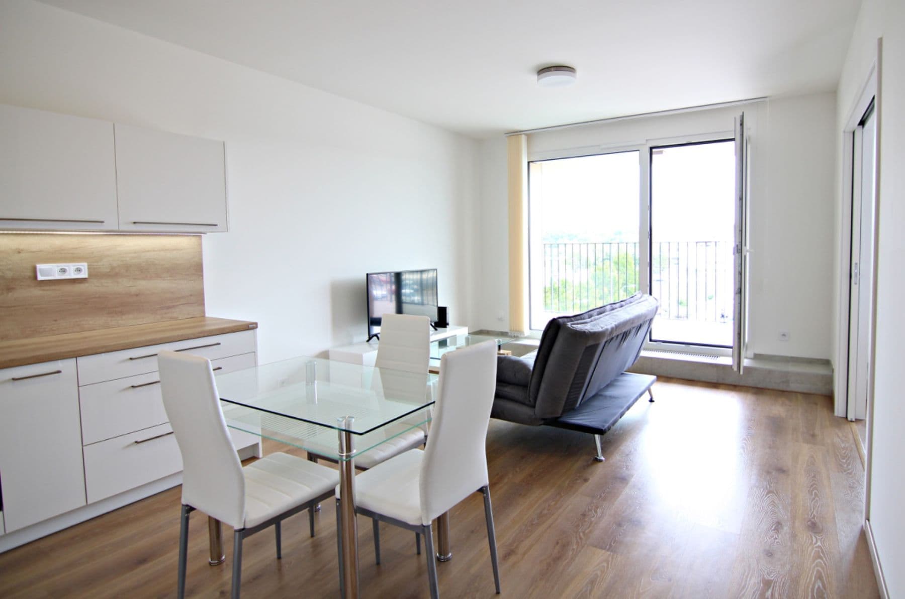 Prenájom bytu 2-izbový 63 m², U Červeného mlýna, Brno, Jihomoravský kraj Prenájom bytu 2-izbový 63 m², U Červeného mlýna, Brno, Jihomoravský kraj