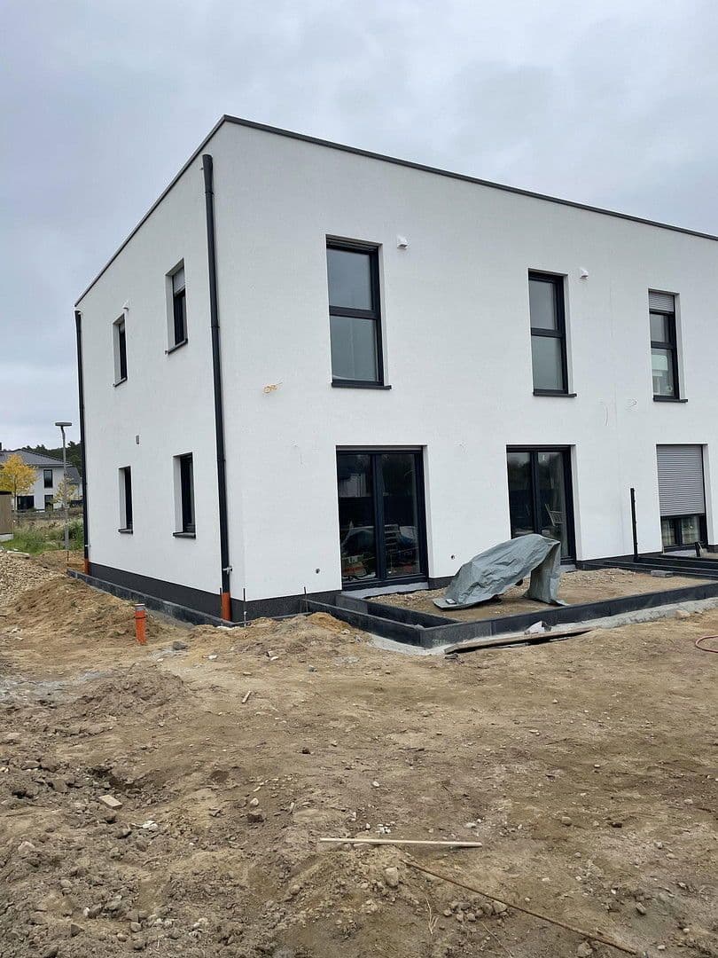 Prenájom domu 130 m², pozemek 300 m², Burgundstraße 22, Ludwigsfelde, Brandenbursko Prenájom domu 130 m², pozemek 300 m², Burgundstraße 22, Ludwigsfelde, Brandenbursko