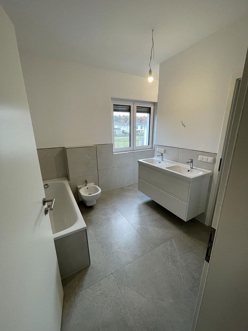 Prenájom domu 130 m², pozemek 300 m², Burgundstraße 22, Ludwigsfelde, Brandenbursko Prenájom domu 130 m², pozemek 300 m², Burgundstraße 22, Ludwigsfelde, Brandenbursko