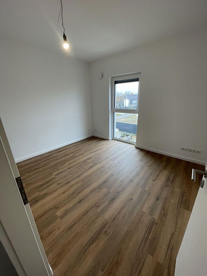 Prenájom domu 130 m², pozemek 300 m², Burgundstraße 22, Ludwigsfelde, Brandenbursko Prenájom domu 130 m², pozemek 300 m², Burgundstraße 22, Ludwigsfelde, Brandenbursko