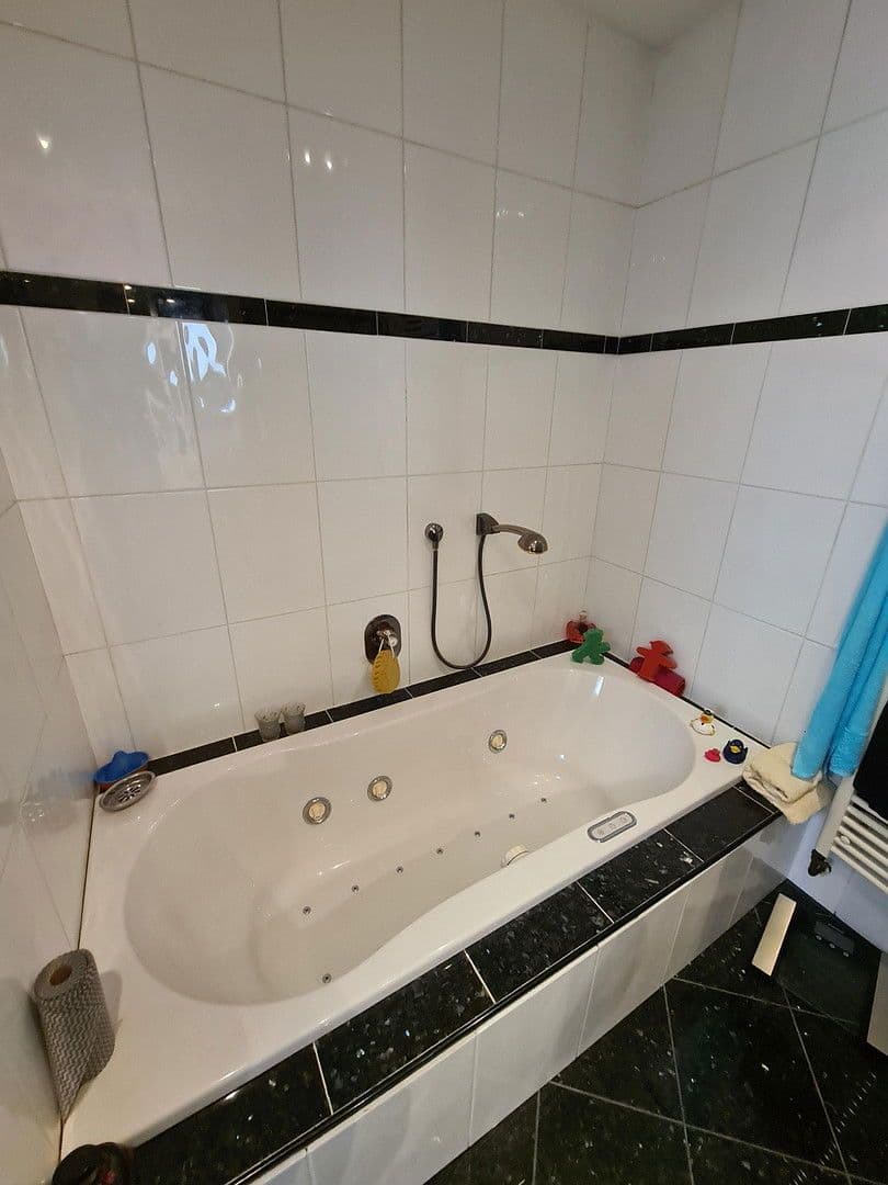 Prenájom bytu 2-izbový 70 m², Wachstr. 11, Oberhausen, Severné Porýnie - Westfálsko Prenájom bytu 2-izbový 70 m², Wachstr. 11, Oberhausen, Severné Porýnie - Westfálsko