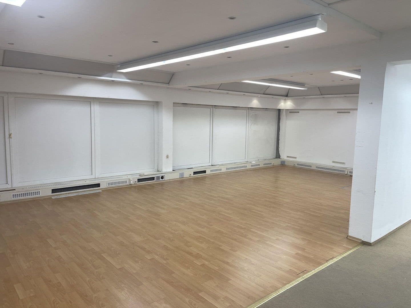 Prenájom nebytového priestoru 2.000 m², Engelsbyer Str. 65, Flensburg, Šlezvicko-Holštajnsko Prenájom nebytového priestoru 2.000 m², Engelsbyer Str. 65, Flensburg, Šlezvicko-Holštajnsko