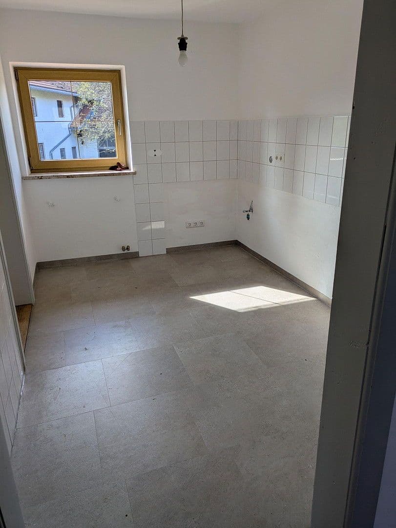 Prenájom bytu 4-izbový 98 m², Kirchanschöring, Bavorsko Prenájom bytu 4-izbový 98 m², Kirchanschöring, Bavorsko