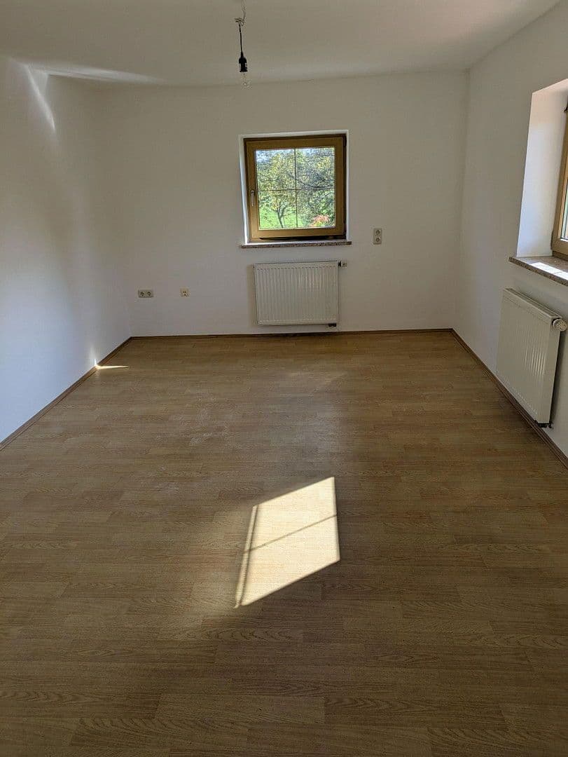 Prenájom bytu 4-izbový 98 m², Kirchanschöring, Bavorsko Prenájom bytu 4-izbový 98 m², Kirchanschöring, Bavorsko