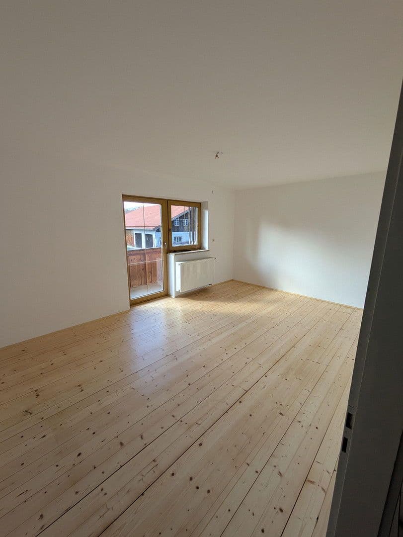 Prenájom bytu 4-izbový 98 m², Kirchanschöring, Bavorsko Prenájom bytu 4-izbový 98 m², Kirchanschöring, Bavorsko