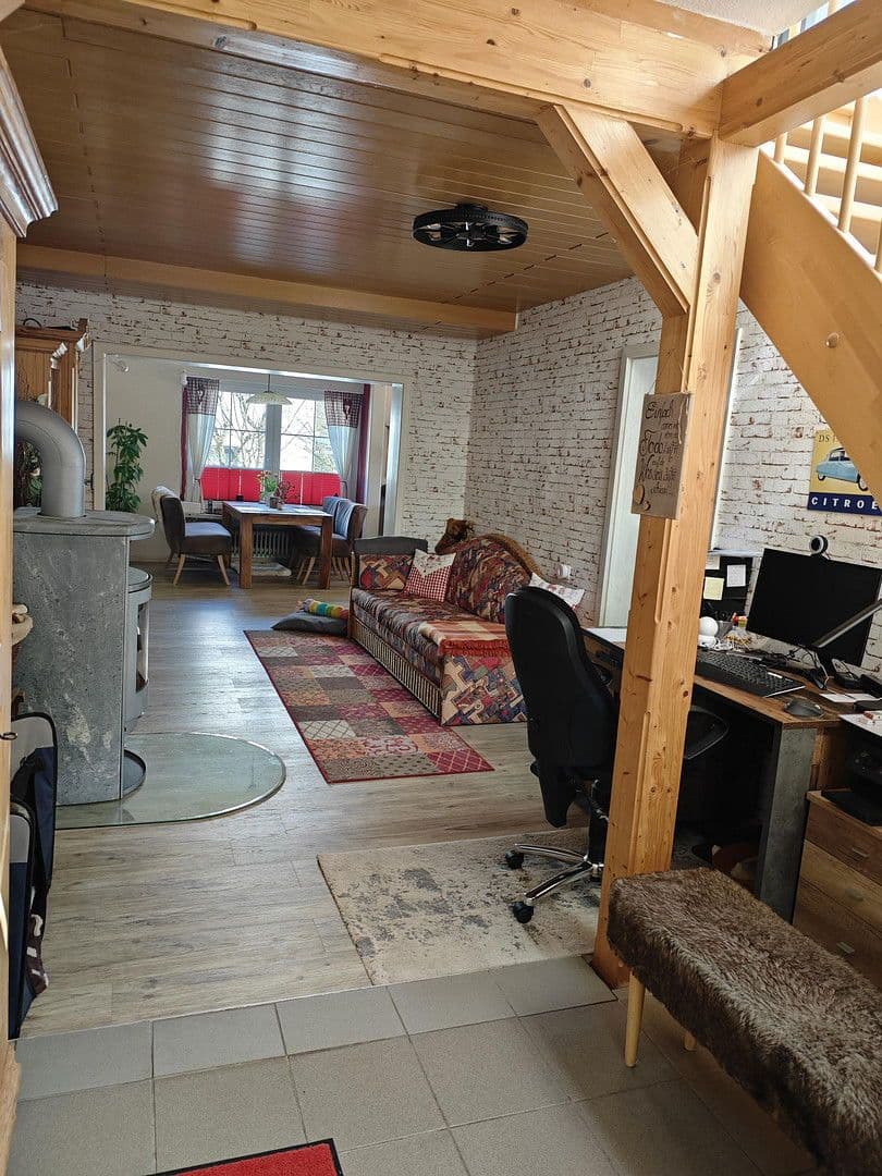 Predaj domu 147 m², pozemek 843 m², Adelebsen, Dolné Sasko Predaj domu 147 m², pozemek 843 m², Adelebsen, Dolné Sasko