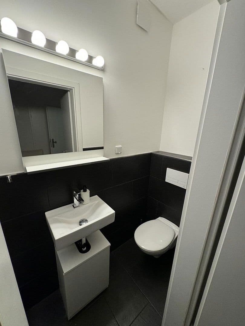 Predaj domu 1.560 m², pozemek 1.070 m², Halle, Sasko-Anhaltsko Predaj domu 1.560 m², pozemek 1.070 m², Halle, Sasko-Anhaltsko