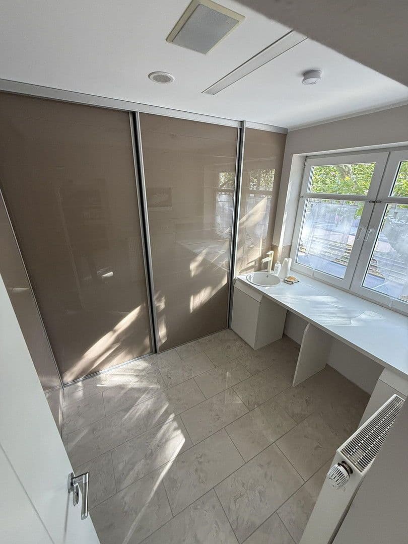 Prenájom bytu 3-izbový 141 m², Halle (Saale), Sasko-Anhaltsko Prenájom bytu 3-izbový 141 m², Halle (Saale), Sasko-Anhaltsko