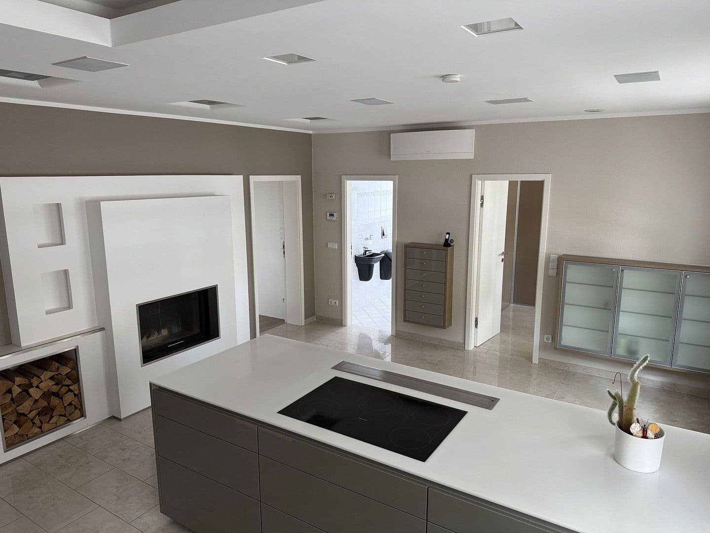 Prenájom bytu 3-izbový 141 m², Halle (Saale), Sasko-Anhaltsko Prenájom bytu 3-izbový 141 m², Halle (Saale), Sasko-Anhaltsko