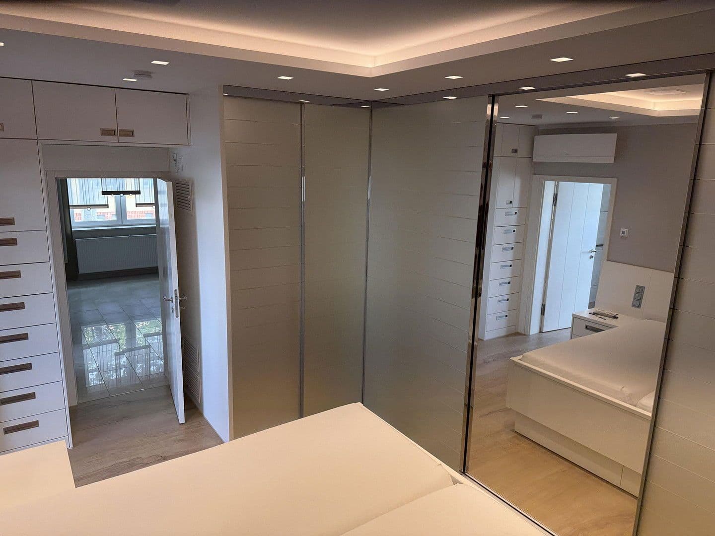 Prenájom bytu 3-izbový 141 m², Halle (Saale), Sasko-Anhaltsko Prenájom bytu 3-izbový 141 m², Halle (Saale), Sasko-Anhaltsko