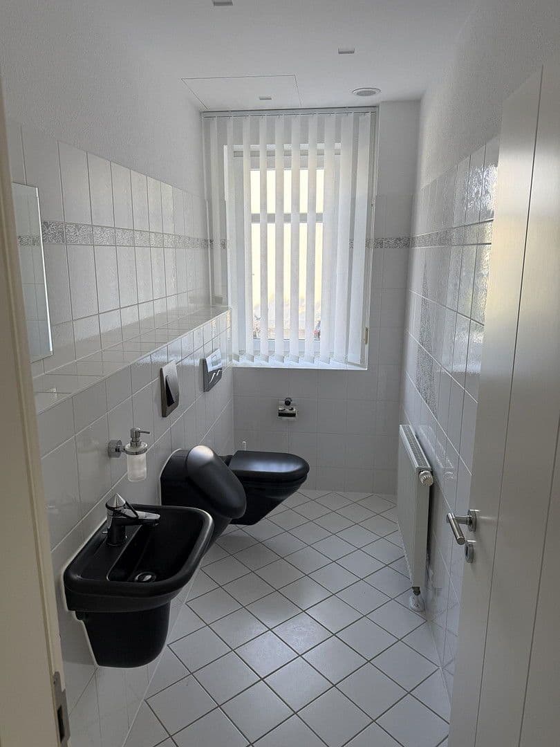 Prenájom bytu 3-izbový 141 m², Halle (Saale), Sasko-Anhaltsko Prenájom bytu 3-izbový 141 m², Halle (Saale), Sasko-Anhaltsko