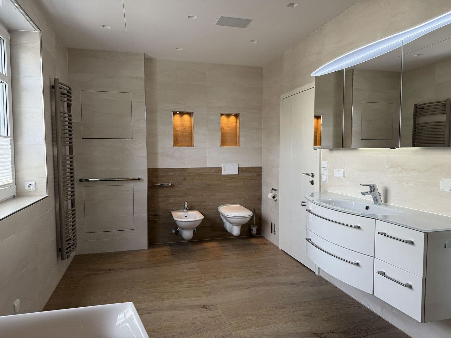 Prenájom bytu 3-izbový 141 m², Halle (Saale), Sasko-Anhaltsko Prenájom bytu 3-izbový 141 m², Halle (Saale), Sasko-Anhaltsko