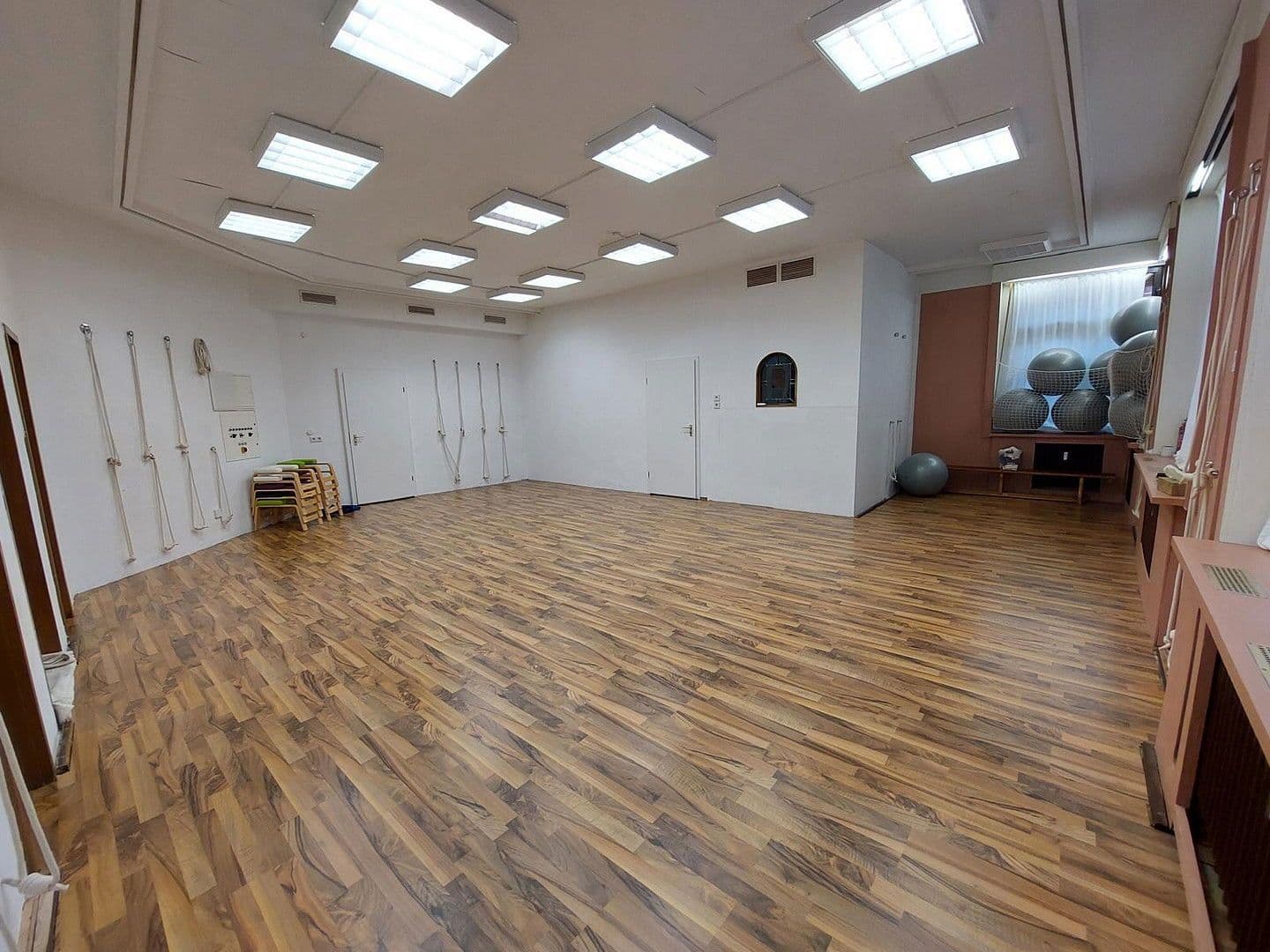 Prenájom nebytového priestoru 100 m², Langenberger Straße, Velbert, Severné Porýnie - Westfálsko Prenájom nebytového priestoru 100 m², Langenberger Straße, Velbert, Severné Porýnie - Westfálsko