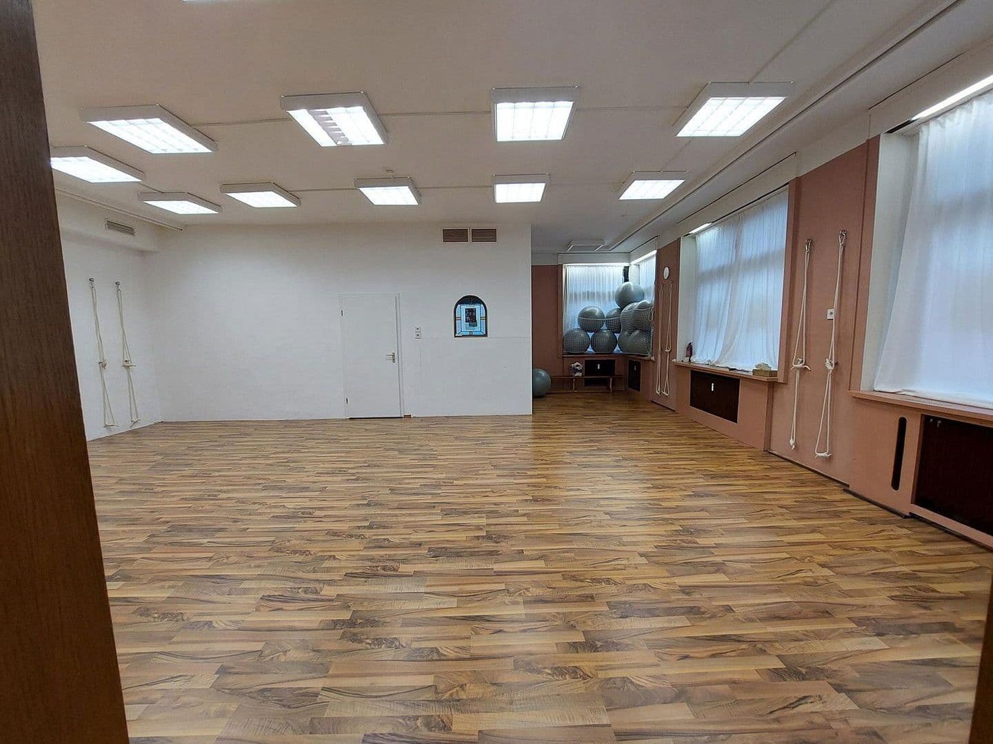 Prenájom nebytového priestoru 100 m², Langenberger Straße, Velbert, Severné Porýnie - Westfálsko Prenájom nebytového priestoru 100 m², Langenberger Straße, Velbert, Severné Porýnie - Westfálsko