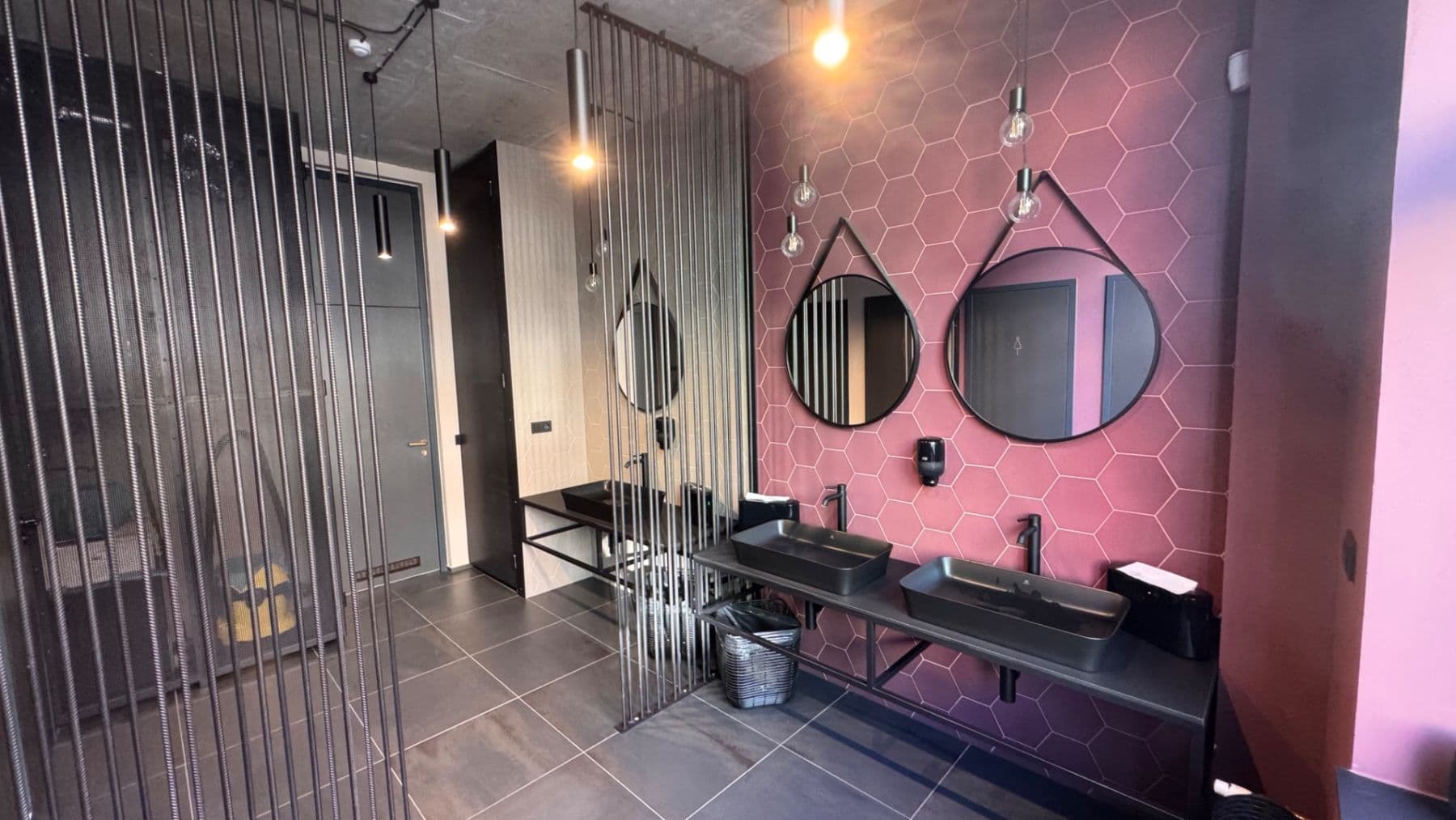 Prenájom kancelárie 20 m², Ukrajinská, Praha, Praha Prenájom kancelárie 20 m², Ukrajinská, Praha, Praha